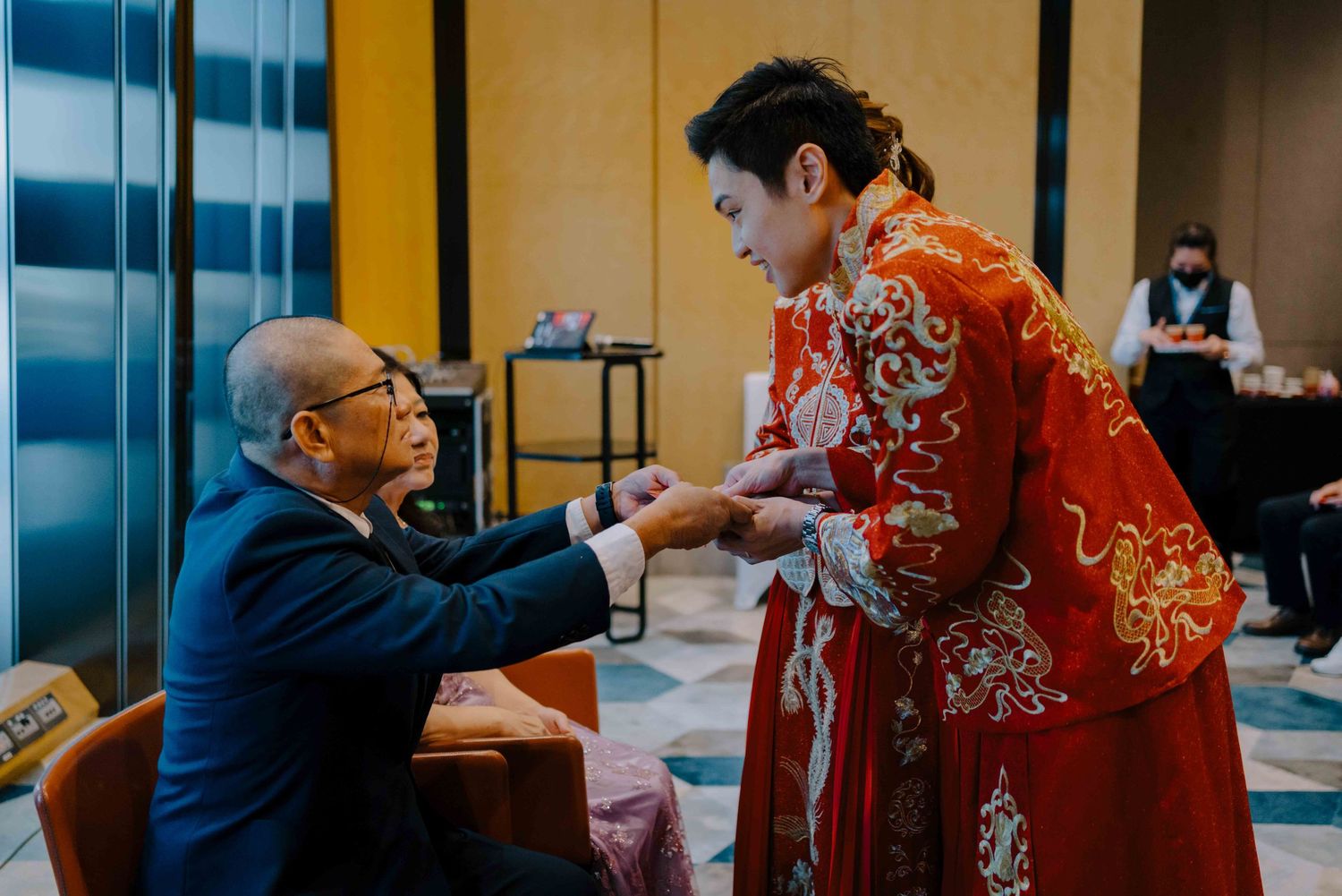 tea ceremony at sofitel wallich street wedding