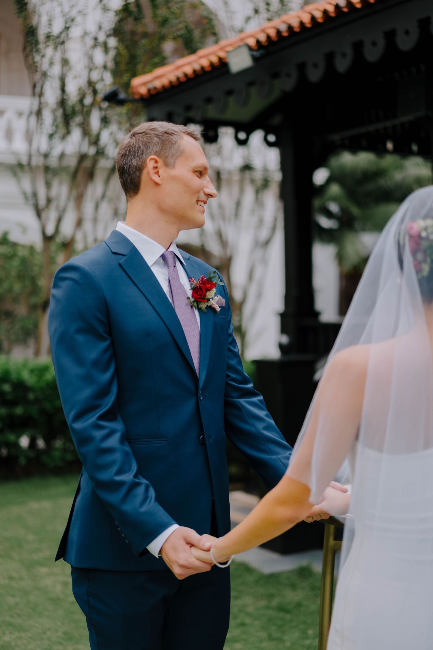 wedding at raffles hotel lawn singapore