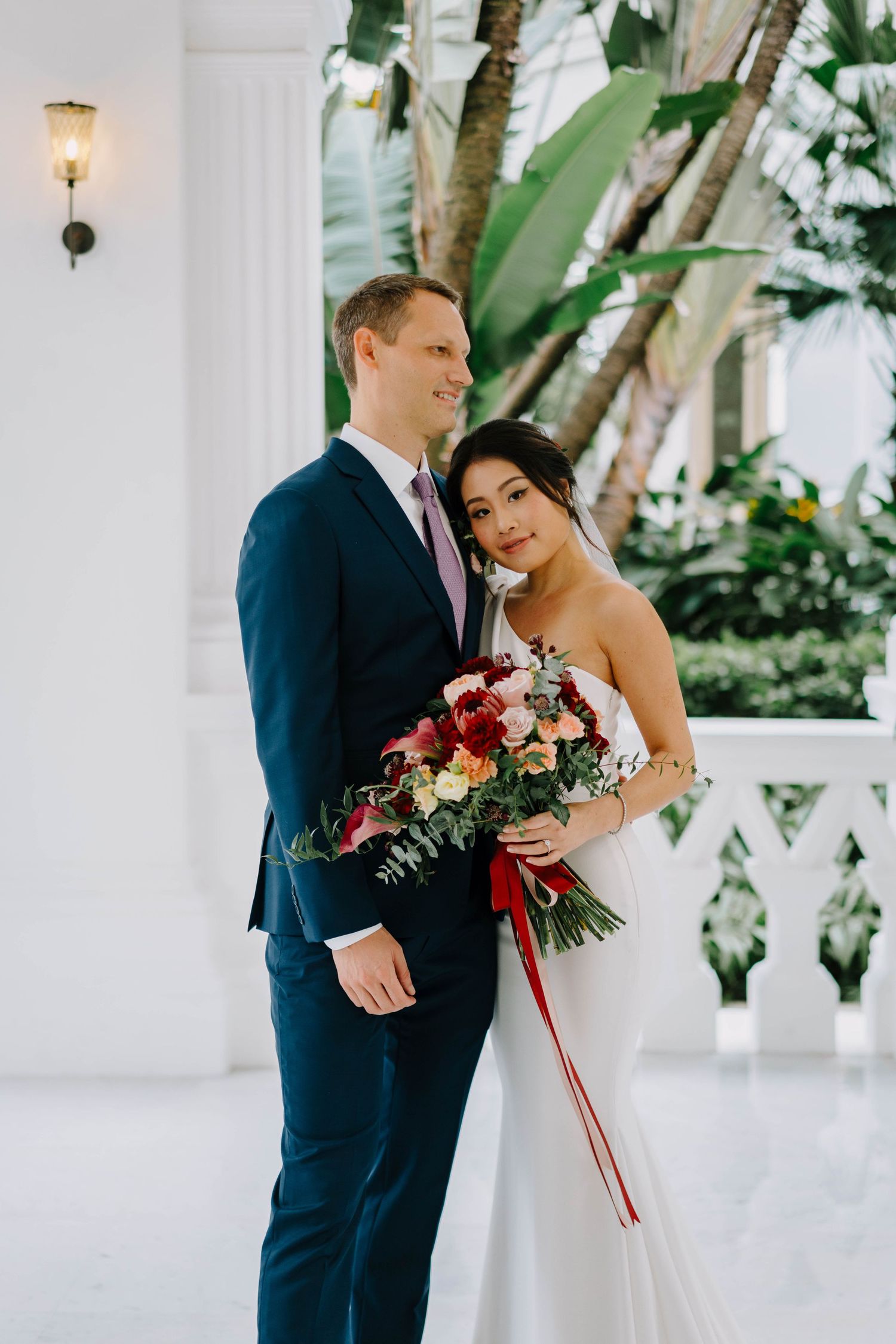 raffles hotel lawn wedding photographer