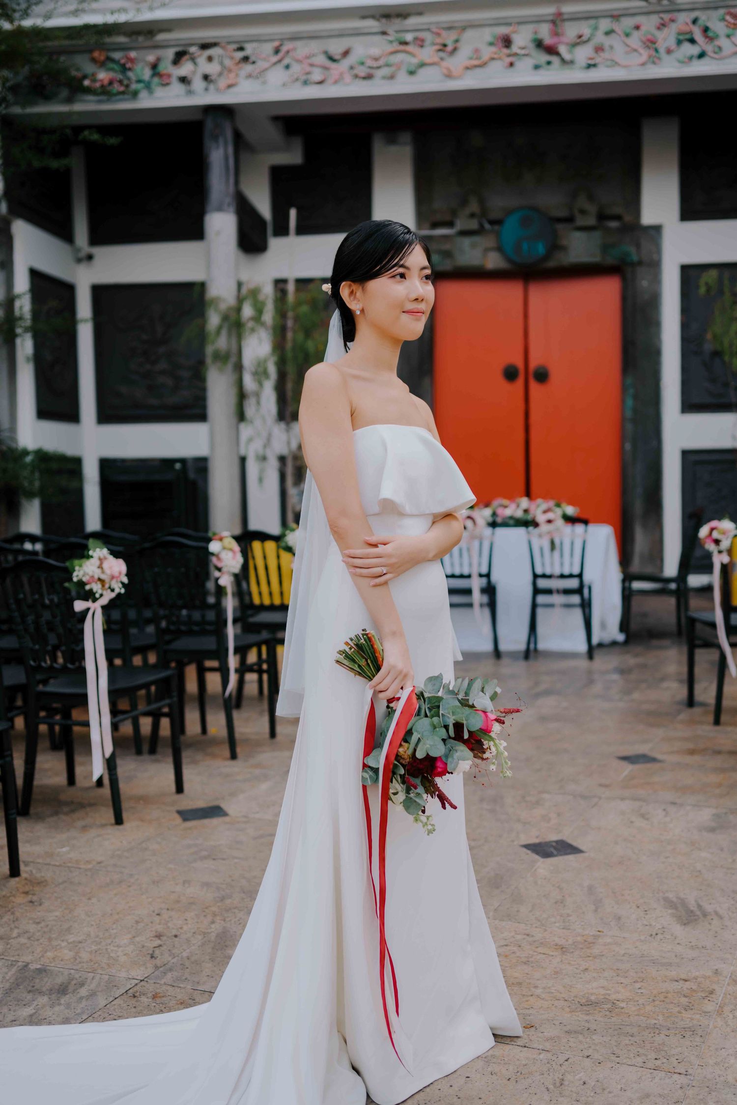 bridal portrait at riverhouse clarke quay