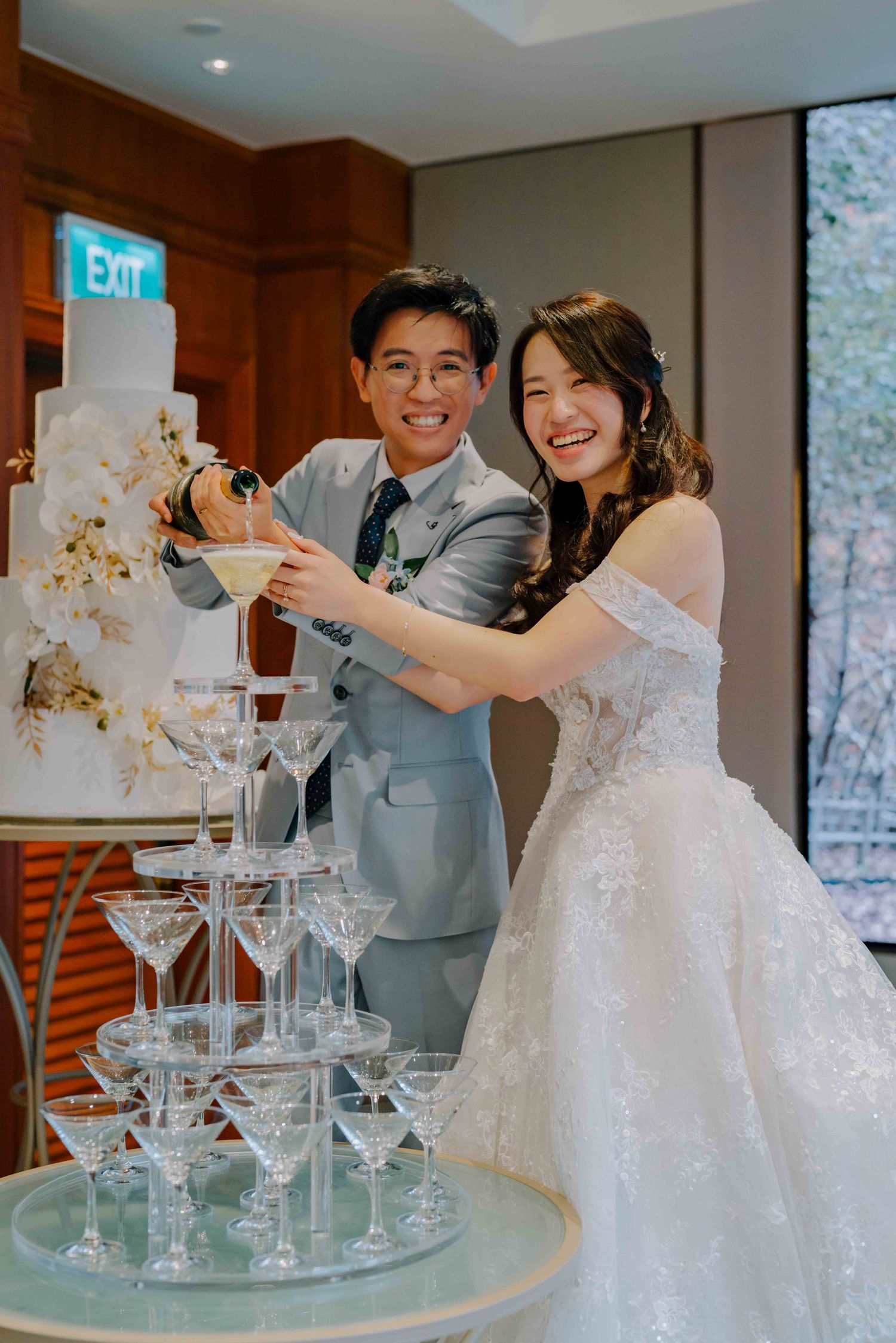 intimate wedding at conrad singapore orchard hotel