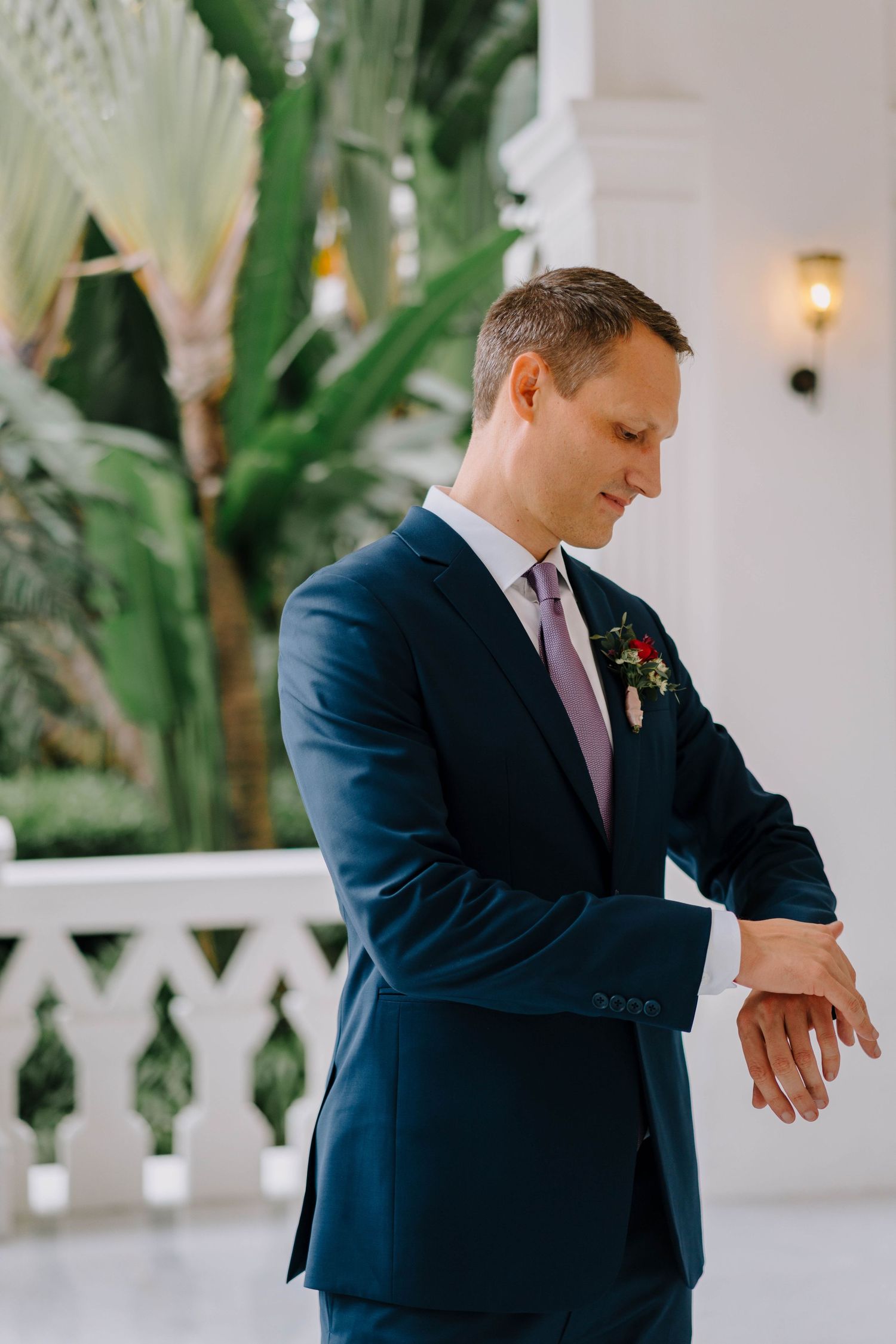 groom portraits at raffles hotel singapore