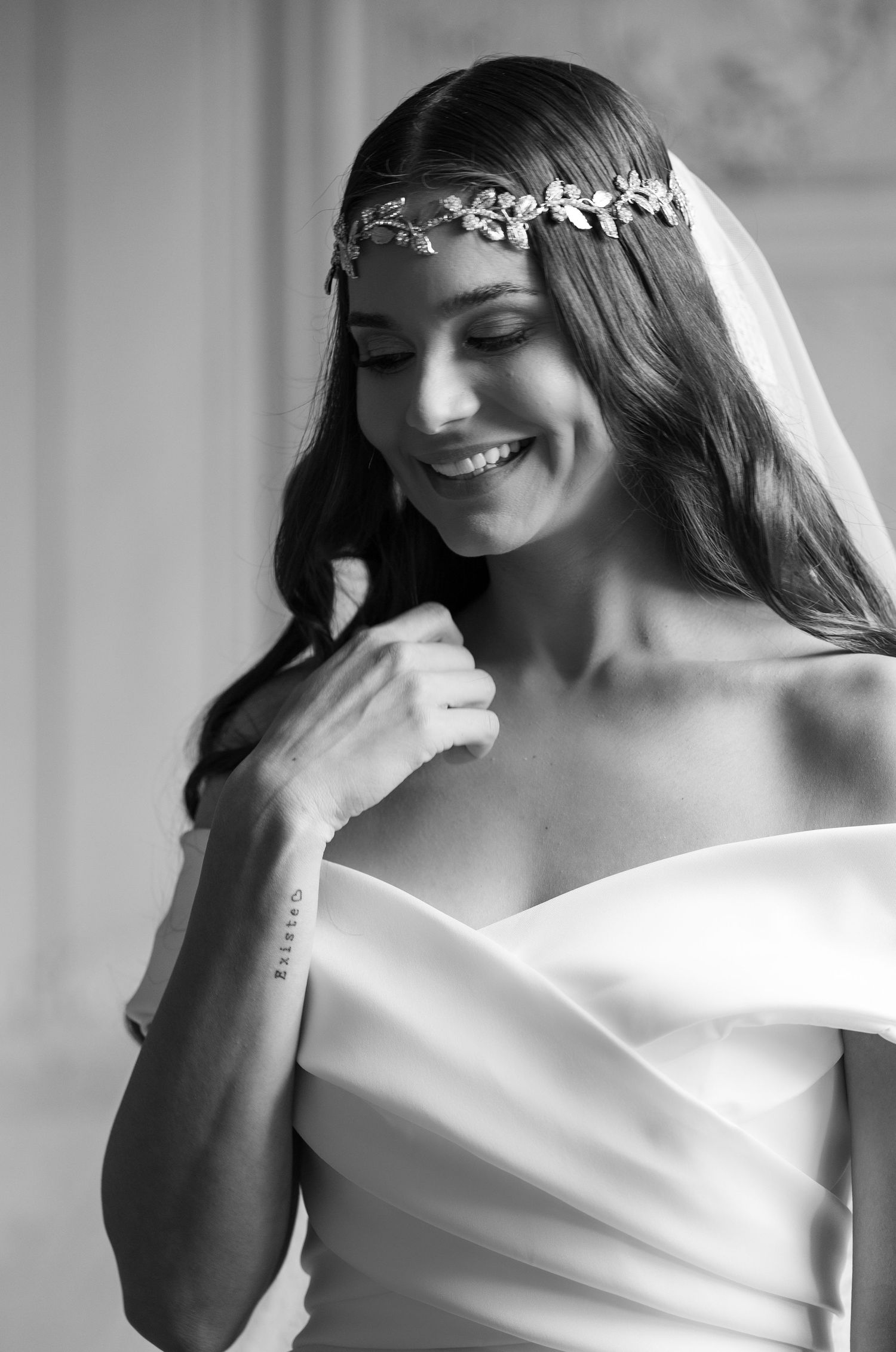 Elegant bridal portrait in black and white showing delicate details of a wedding dress.