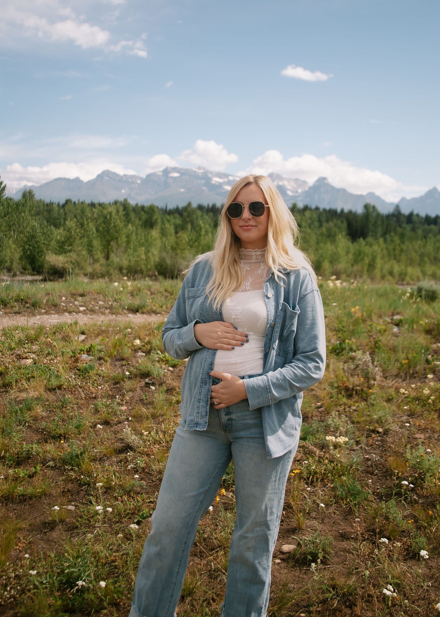 Maternity photos in Glacier National park, Maternity photos in Polebridge Montana, Cool mom maternity photos, Emily Earll Photos