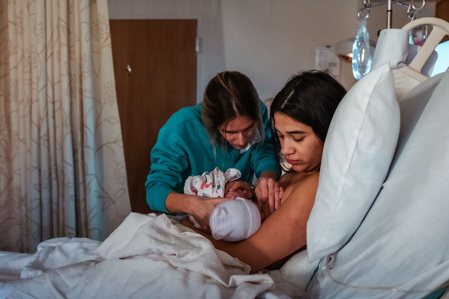 midland doula collective helping a new mom with breastfeeding at midland memorial hospital