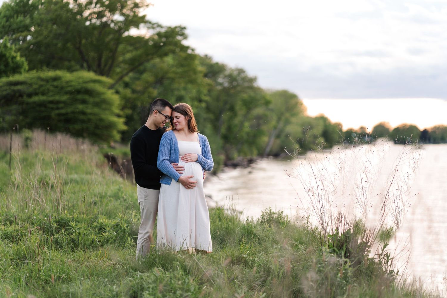 Expecting couple shares tender moment by lakeside during maternity photoshoot.
Maternity Niagara Photos.