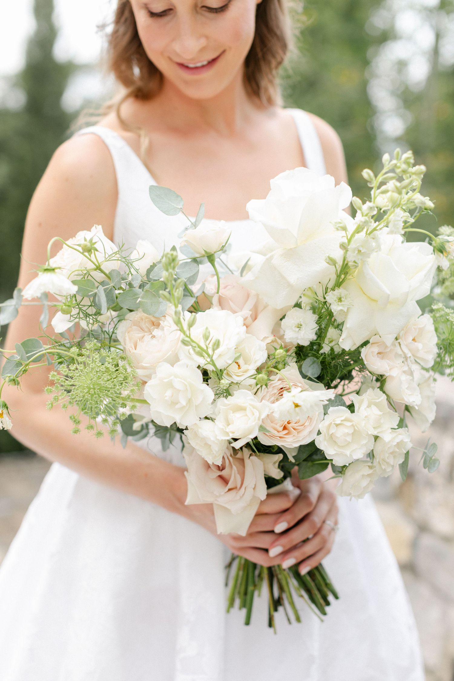 White bridal bouquet for a September wedding