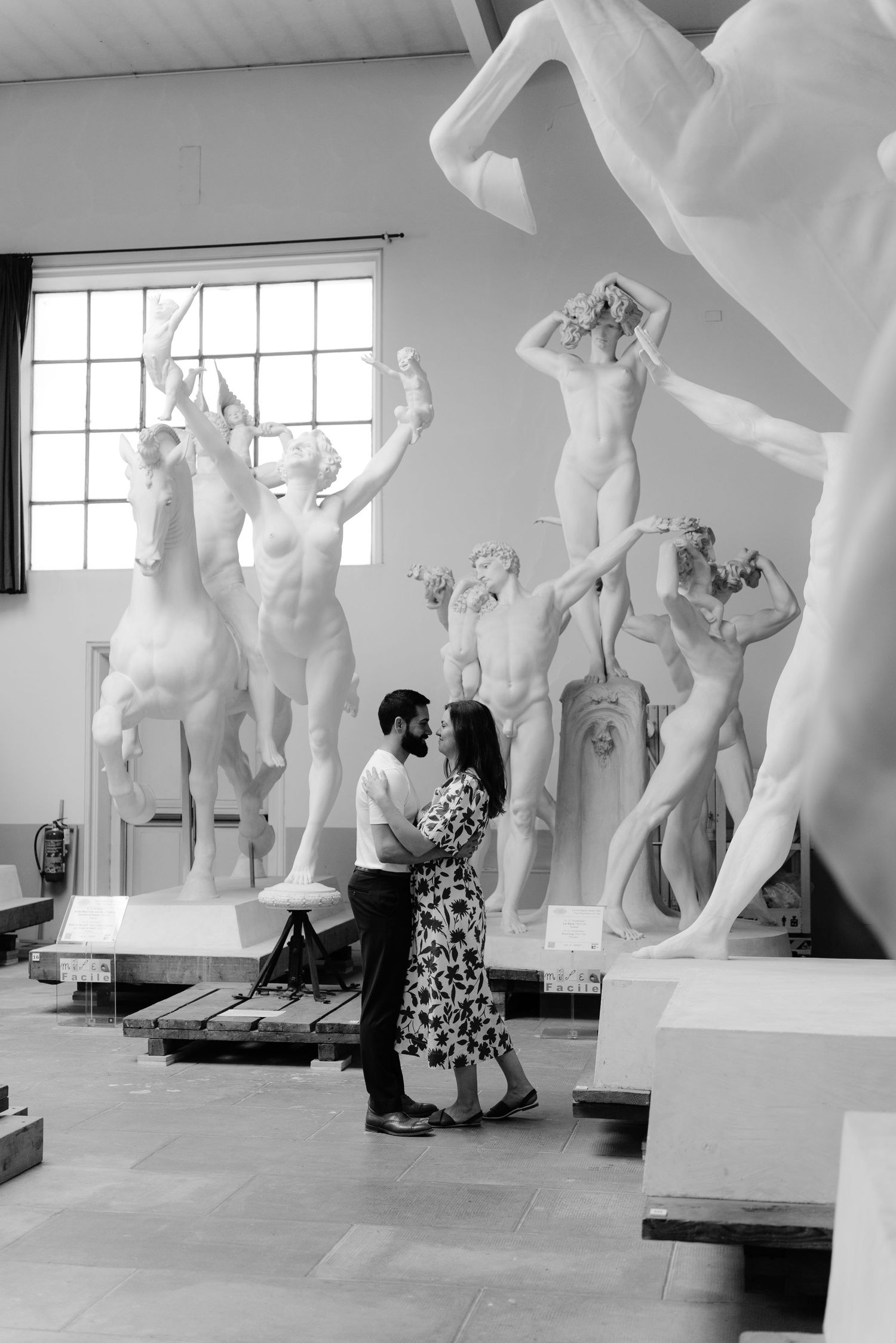 couple exploring a museum in Rome during their prewedding photoshoot