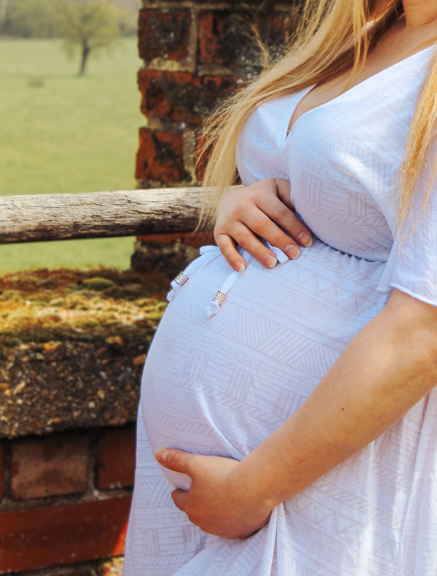 An image can be posted without showing this woman's face, but still her bump is glowing