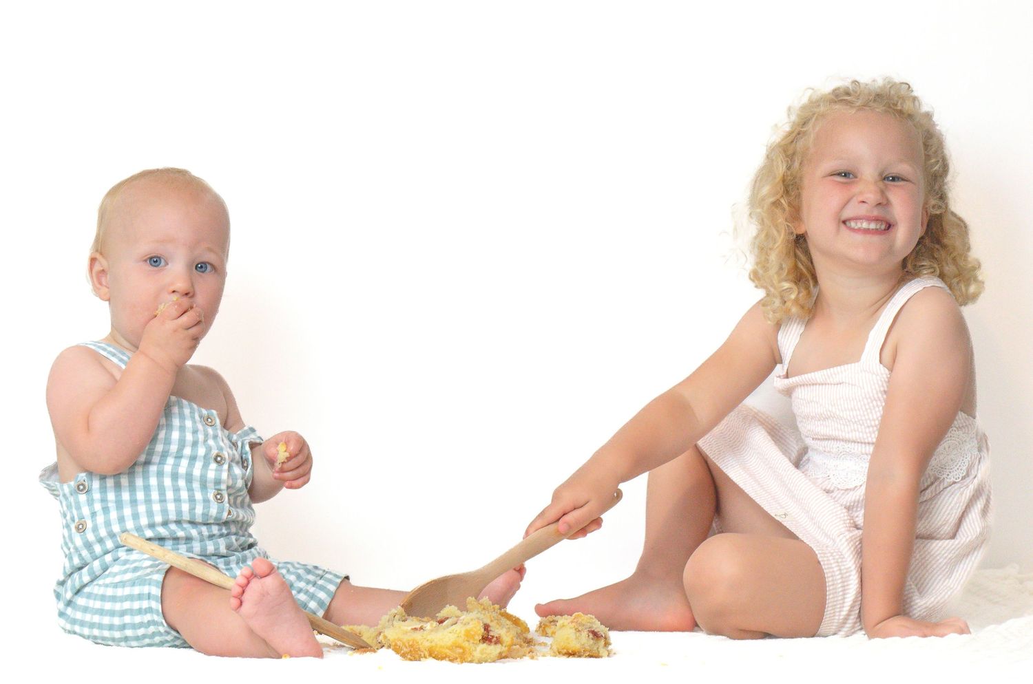Older siblings are welcome to join in with cake smashes