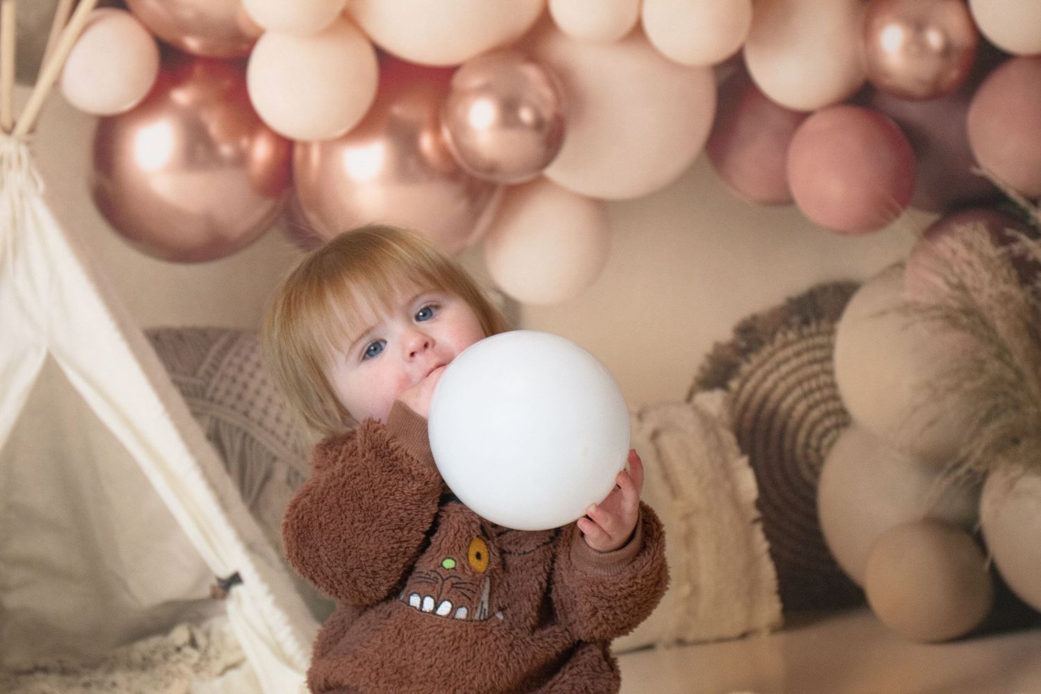 Balloons are always a good hit for your little ones