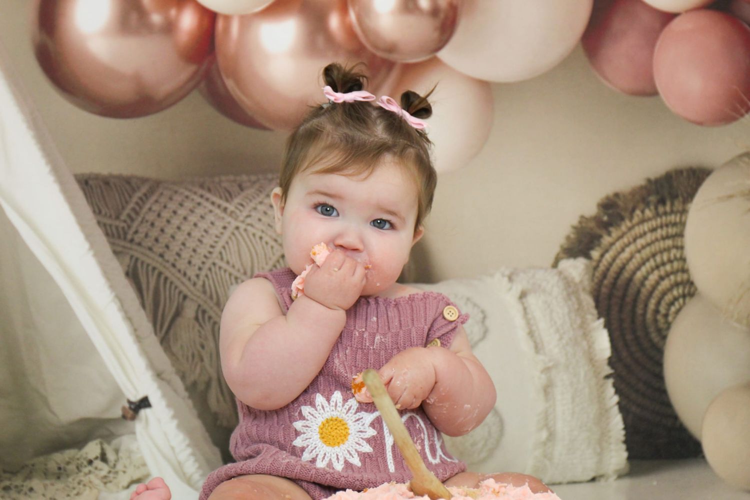 How the cake smash for a one year begins