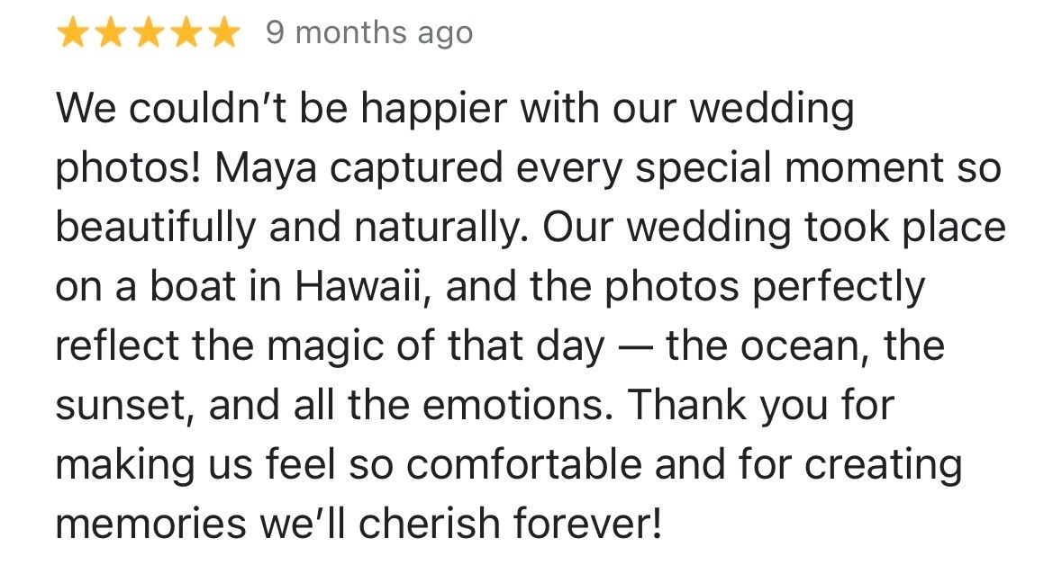 Five-star review praising wedding photographer Maya for capturing beautiful moments on a boat in Hawaii.