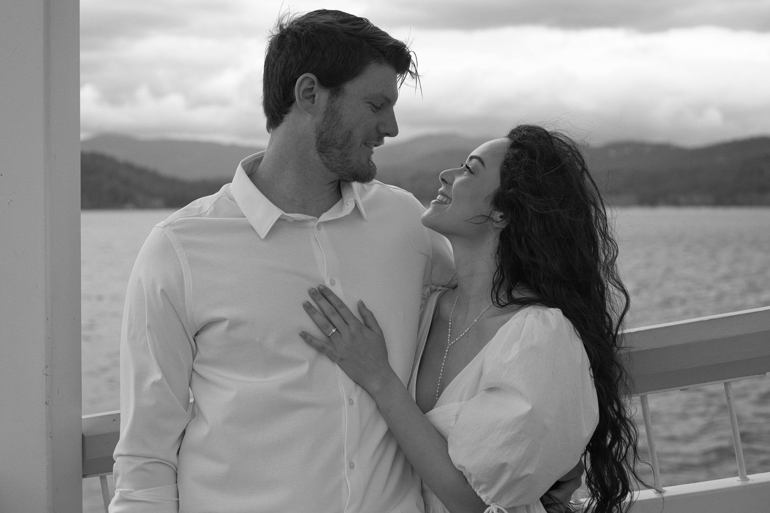 Couple share sweet moment in front of Coeur d' Alene Lake