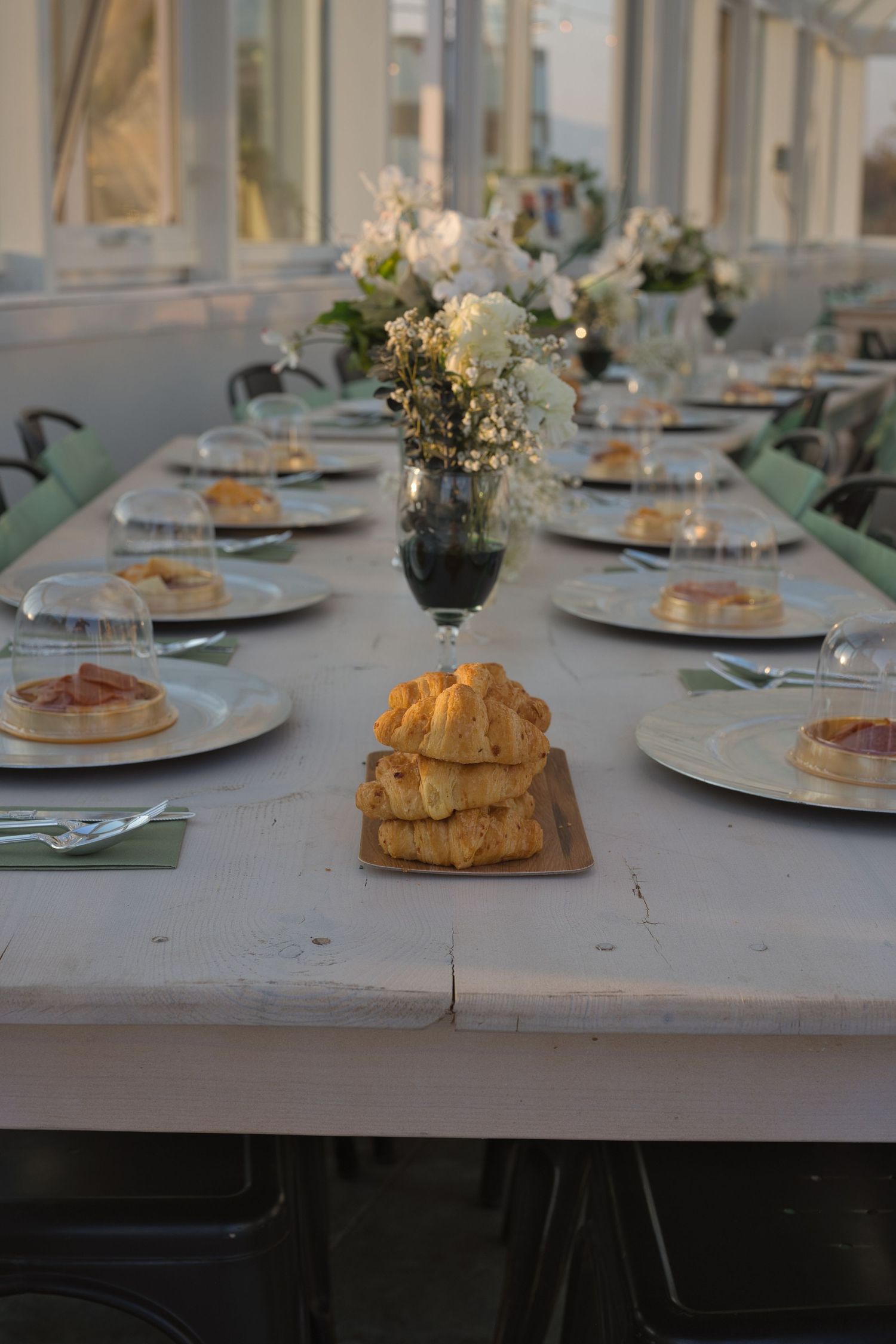 Table settings in bright, outdoor venue in Eastern Washington