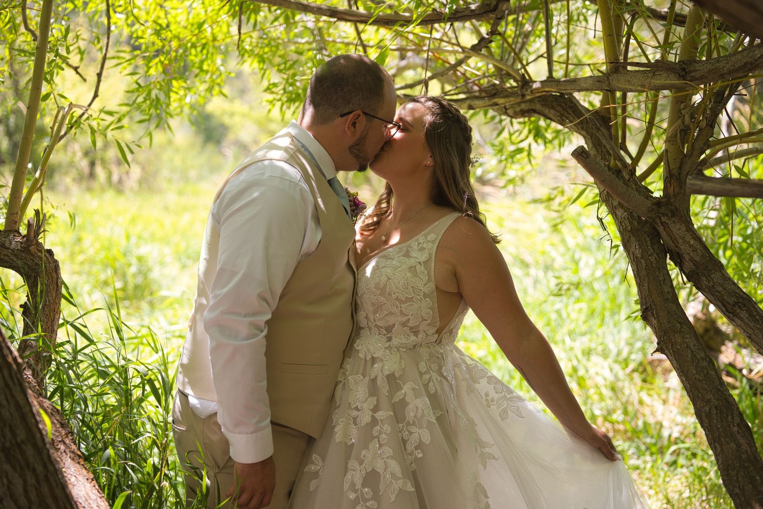 Couple kiss in the trees around Moscow, Idaho