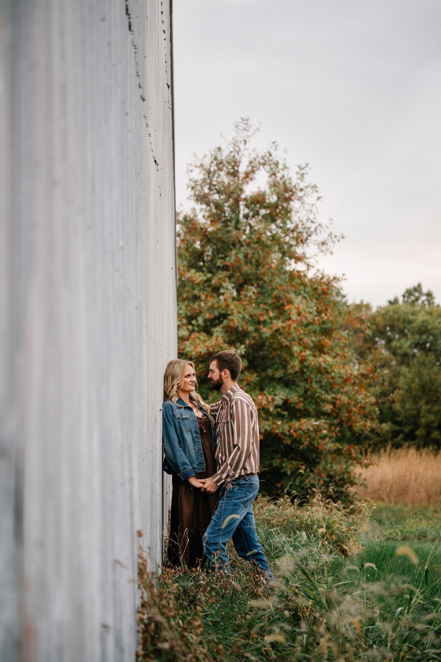 barn engagement photos