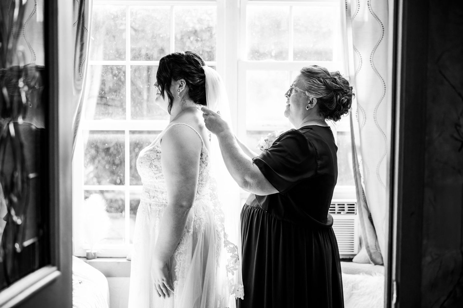 bride getting ready photos