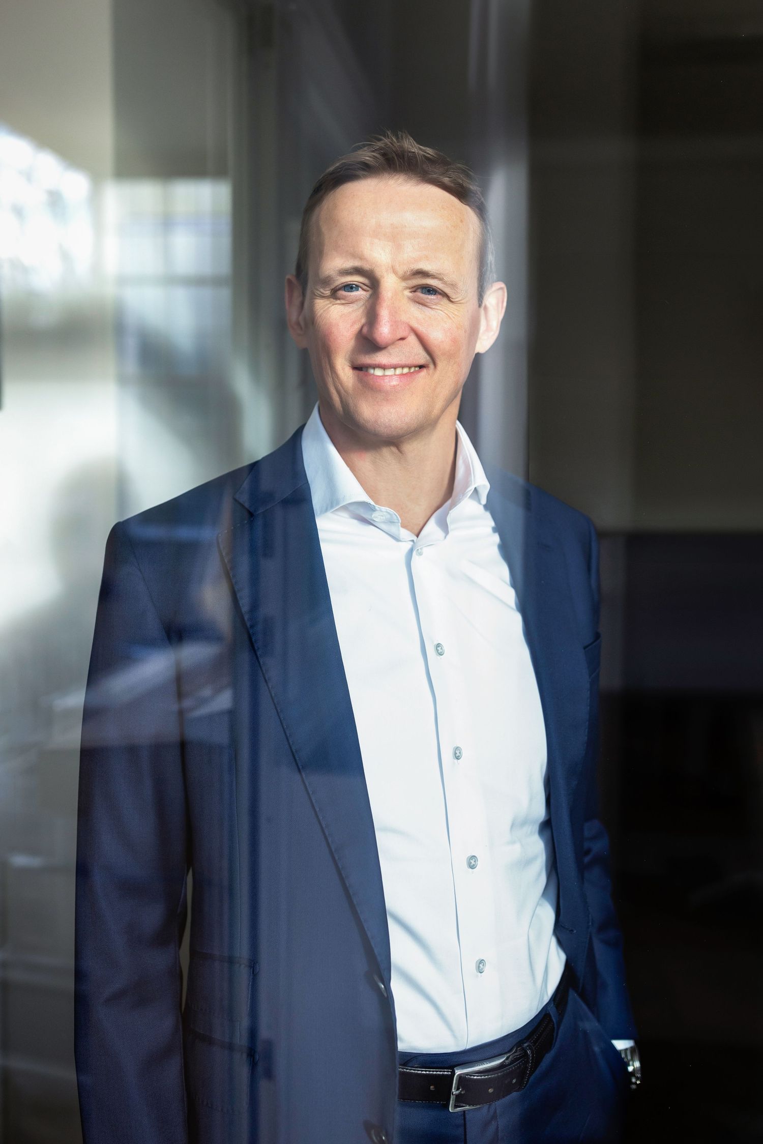 Leovest, Corporate Headshot für Führungskräfte, Businessfoto für digitale Präsenz und Firmenprofil.
