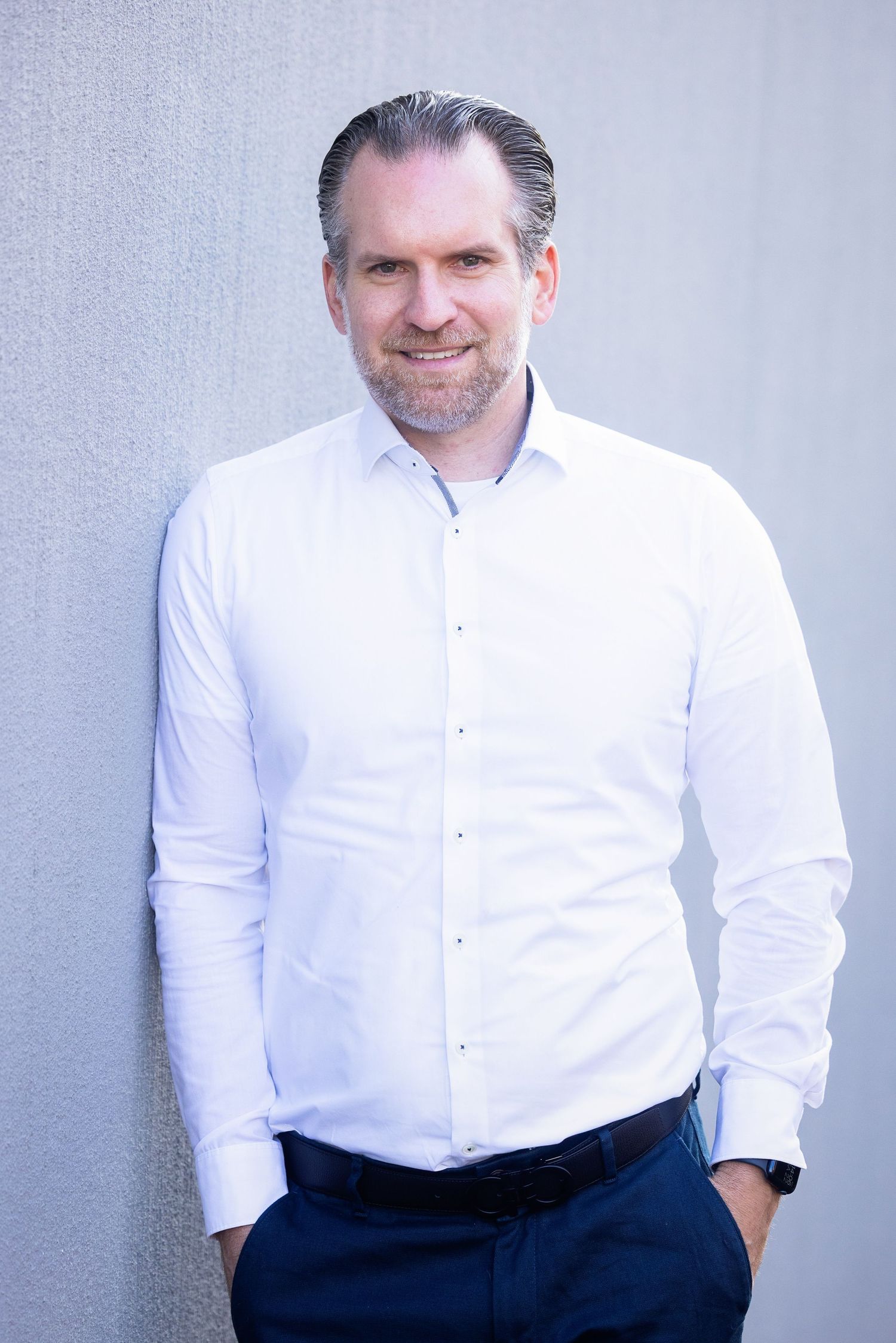Klassisches Mitarbeiterportrait für Corporate Website und Teamseite.