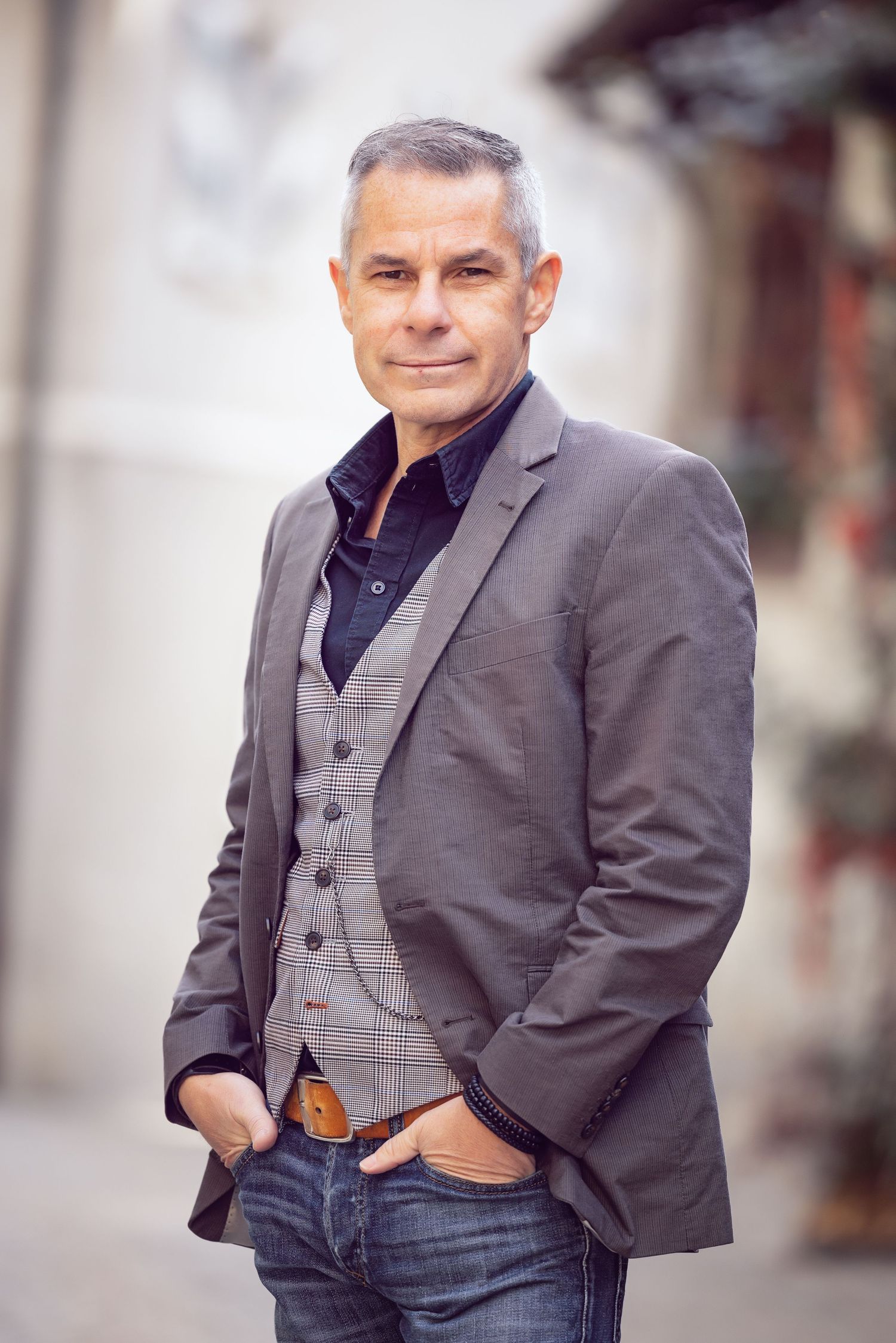 Ivo Frei, FDP Surselva Professionelles Mitarbeiterportrait für Firmenwebsite und Teamseite.