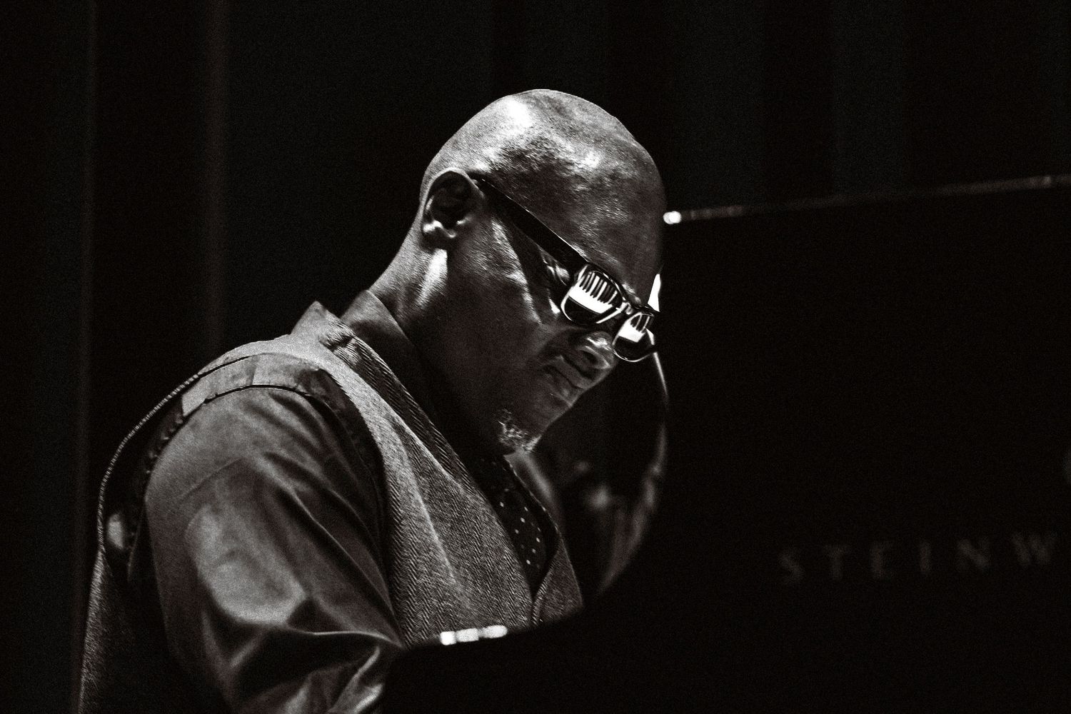 Live portrait of pianist by Eva Z