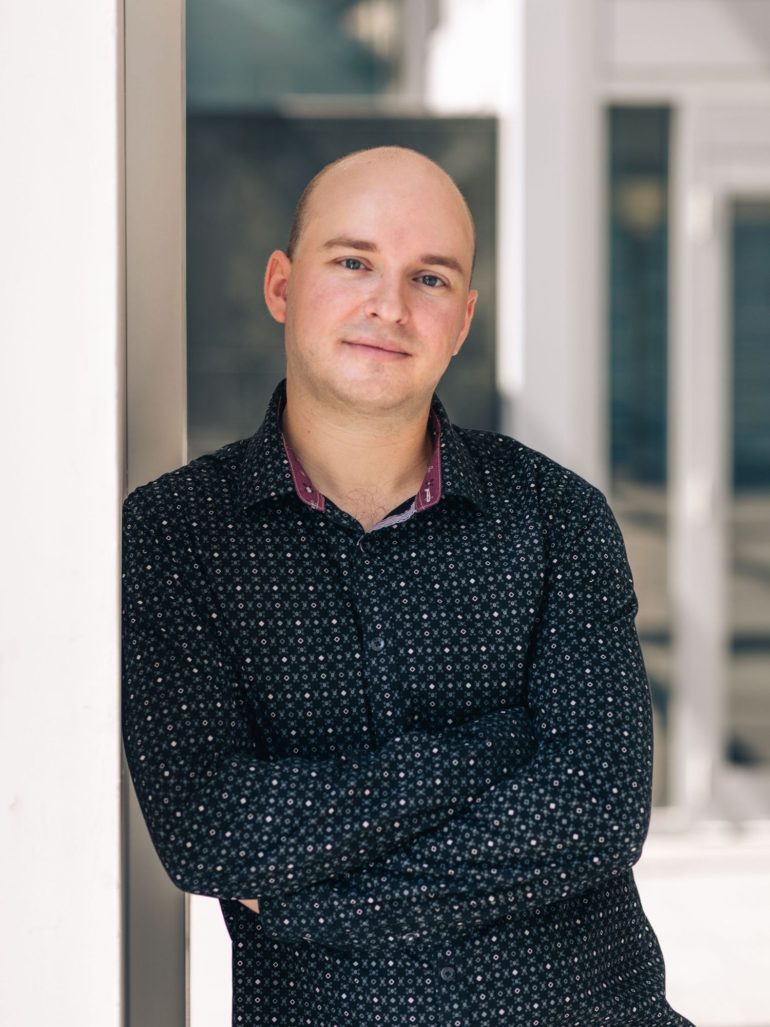 Business headshot of Montreal guitarist by Eva Z