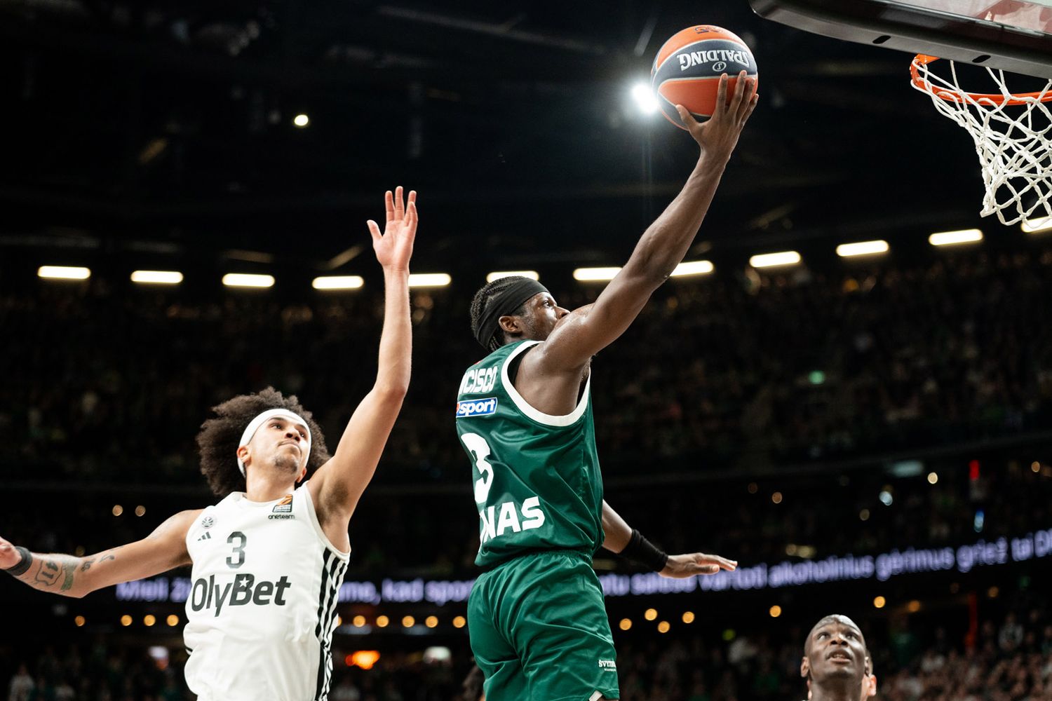 Žalgiris player shooting during a EuroLeague basketball game