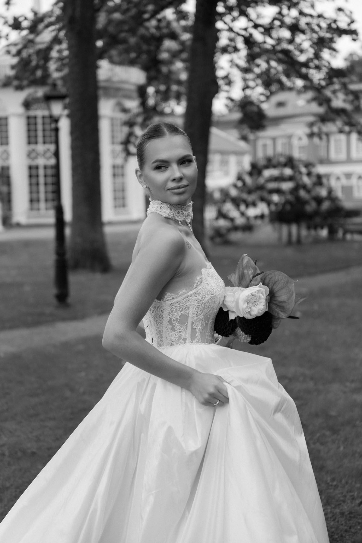 Close-up bridal portrait during a wedding photoshoot in Kaunas, Raudondvaris