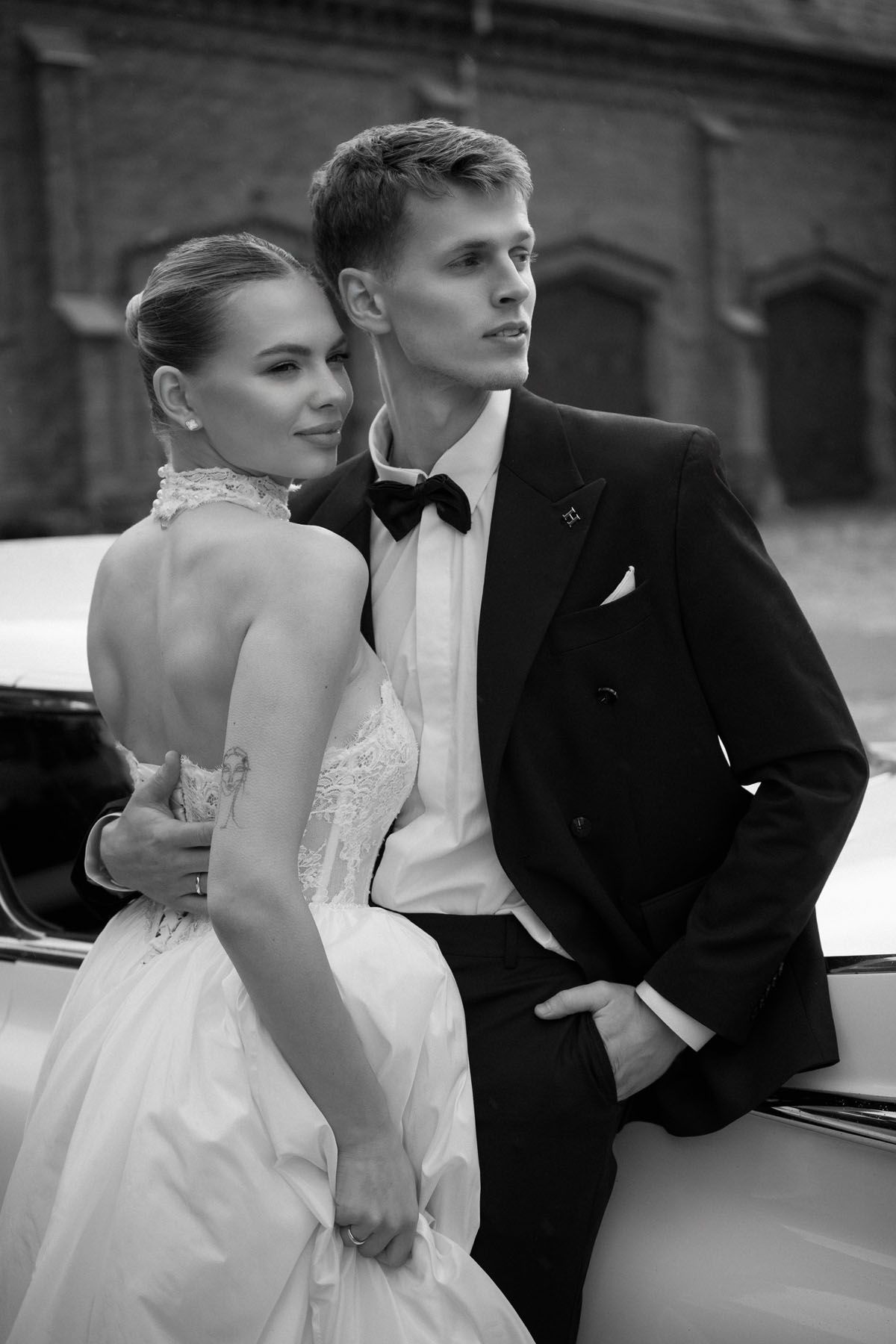 Bride and groom posing together during their Raudondvaris wedding photoshoot