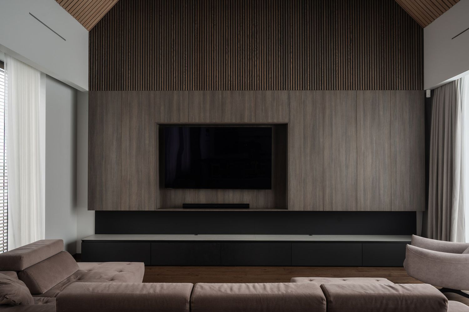 Open-plan kitchen, dining and living area in Riešė