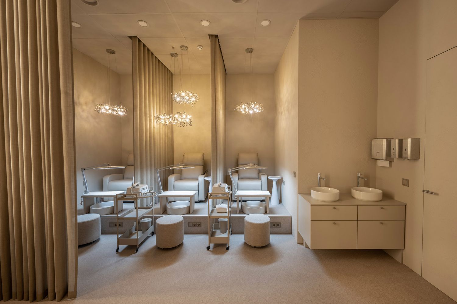 Modern beauty treatment room with neutral tones and wooden wall panels