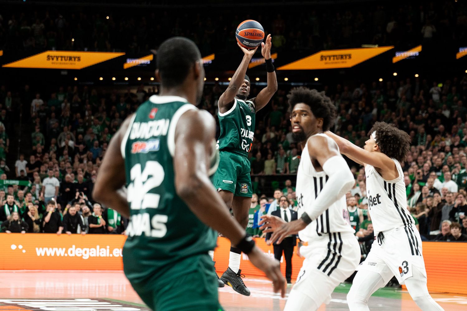 Sylvain Francisco shooting a game winner during a EuroLeague basketball game