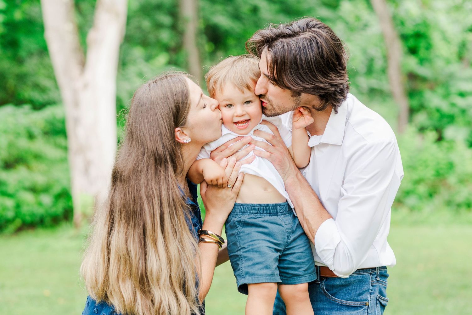 Family photo kissing toddler in Johnstown, Pennsylvania