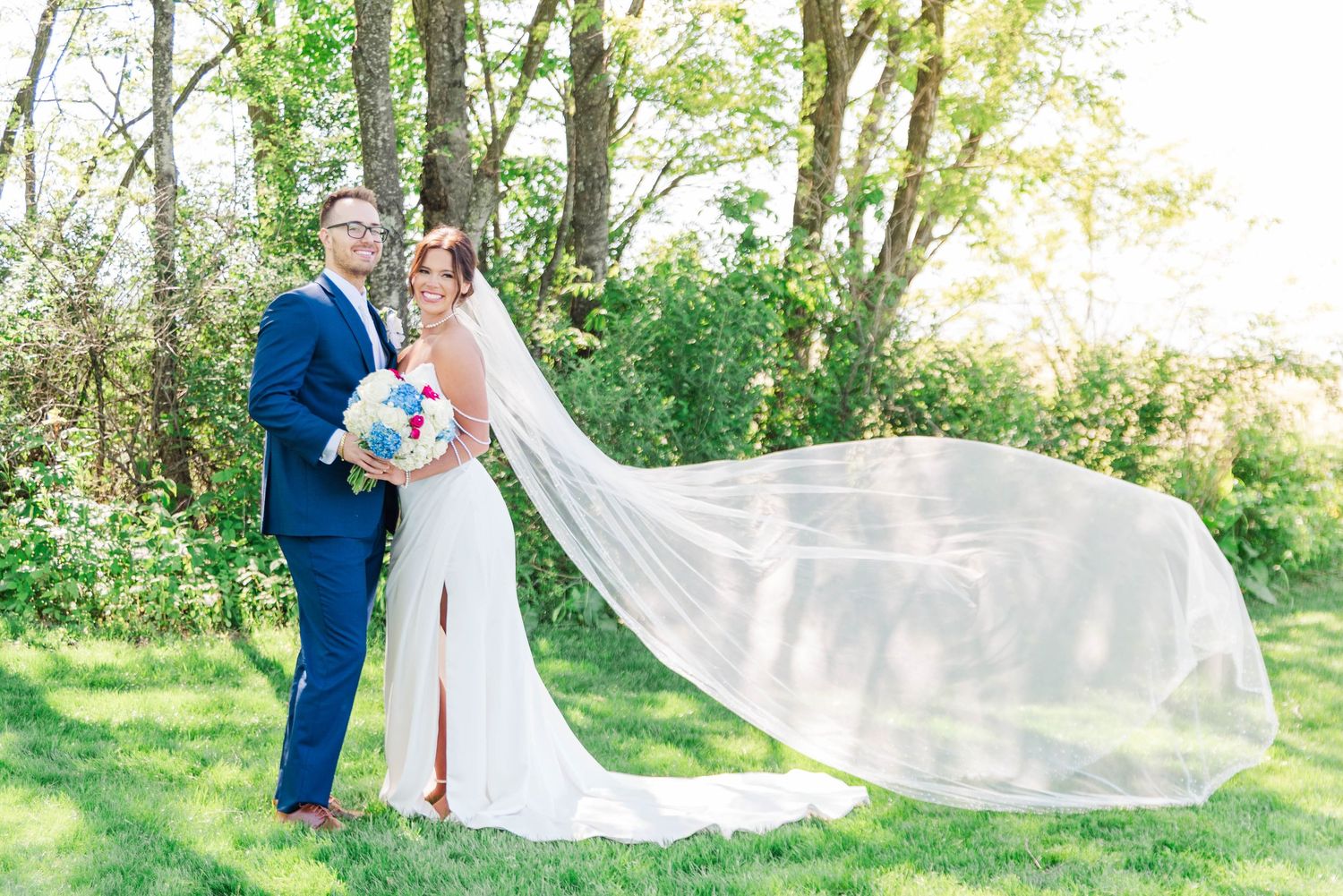 Bride and groom with veil at the Willow in Johnstown, Pennsylvania