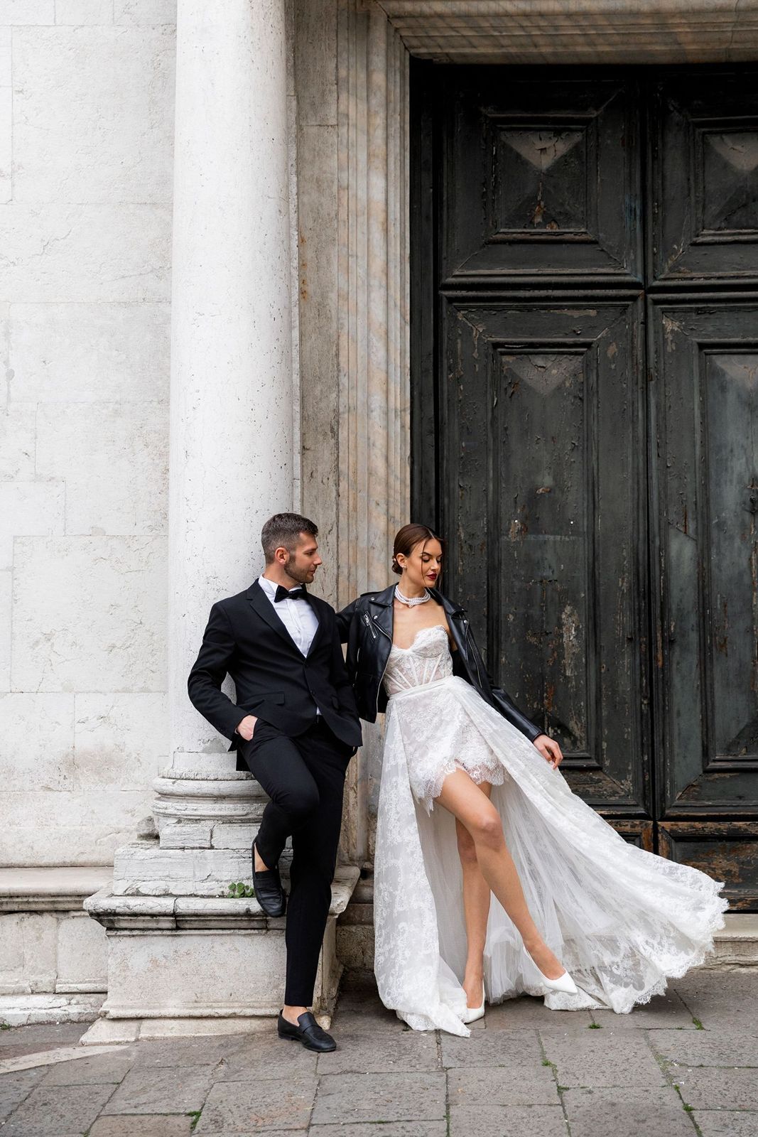 wedding photographer Vancouver modern couple posing