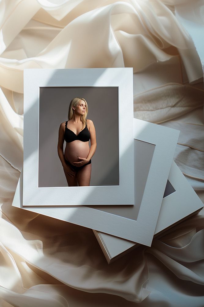 photo of a print of pregnant woman.