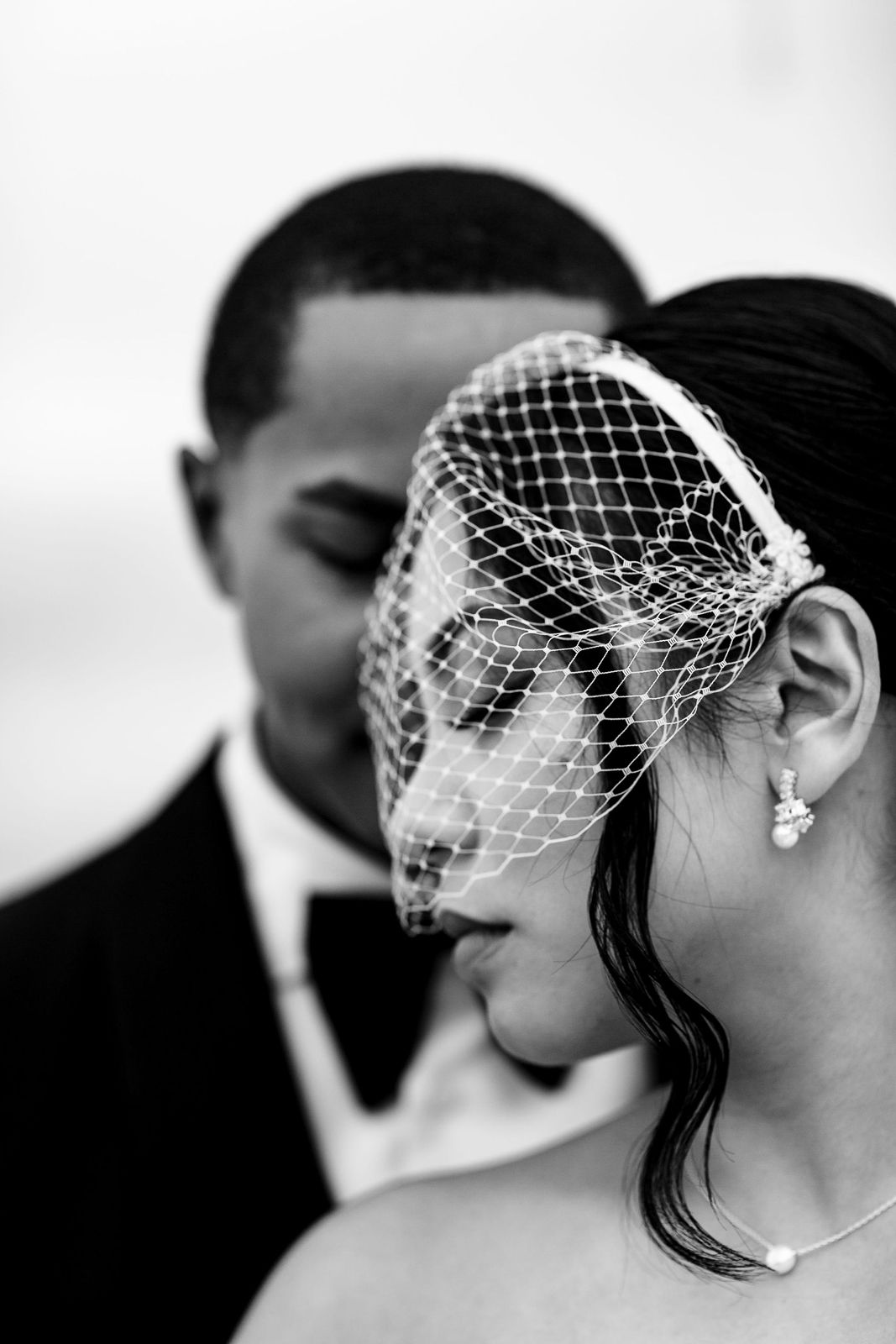 Destination wedding couple portraits in Playa del carmen Mexico – artistic wedding photographer Alan Fresnel