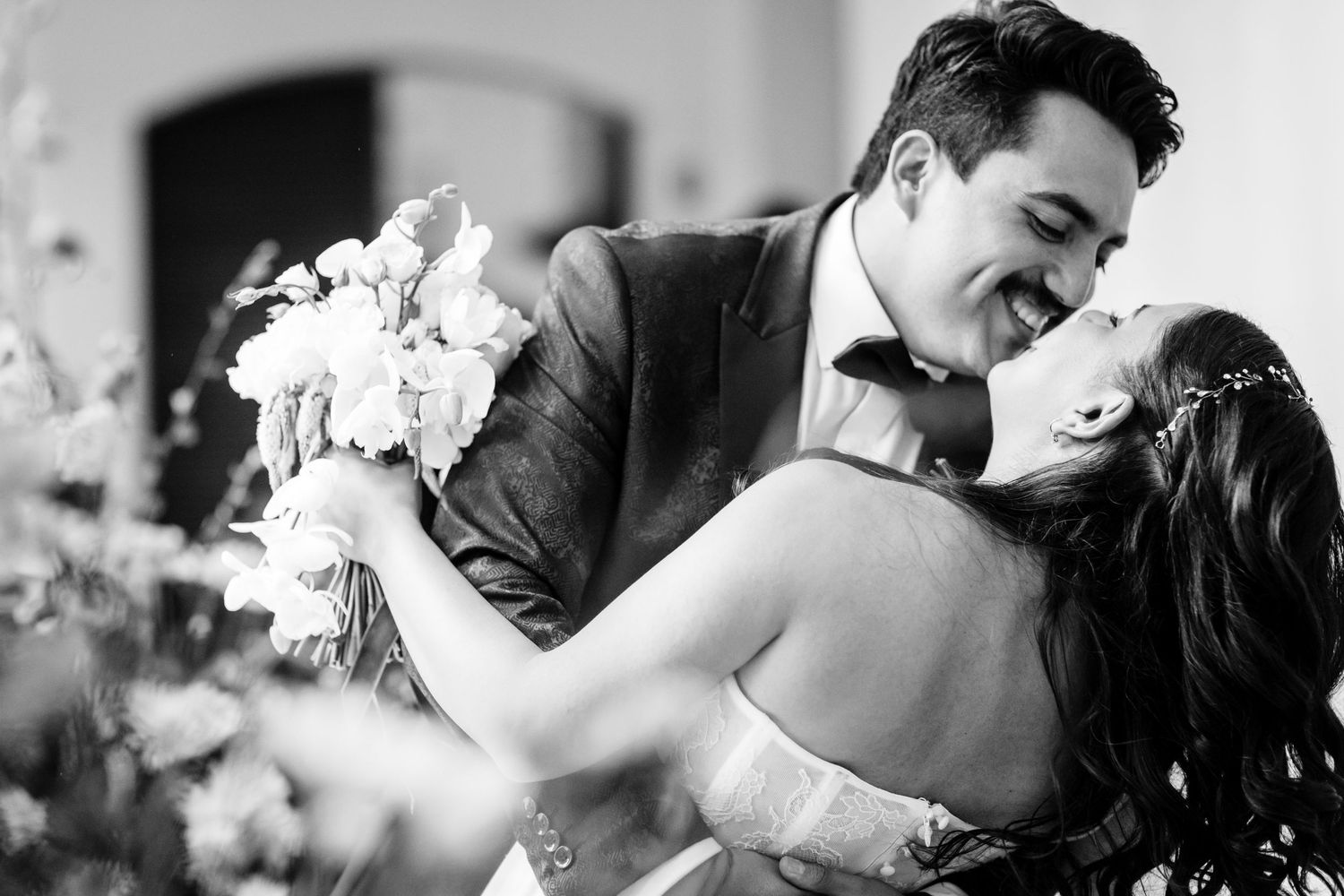 destination wedding couple portraits in oaxaca Mexico – artistic wedding photographer Alan Fresnel.
