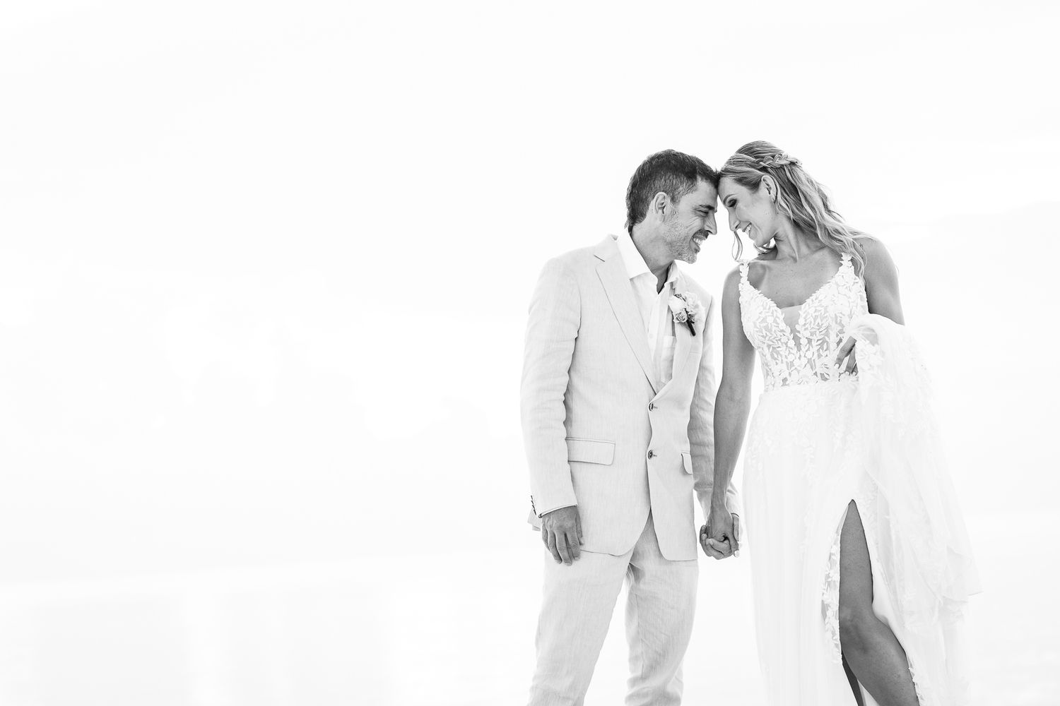 destination wedding couple portraits in cozumel Mexico – artistic wedding photographer Alan Fresnel.
