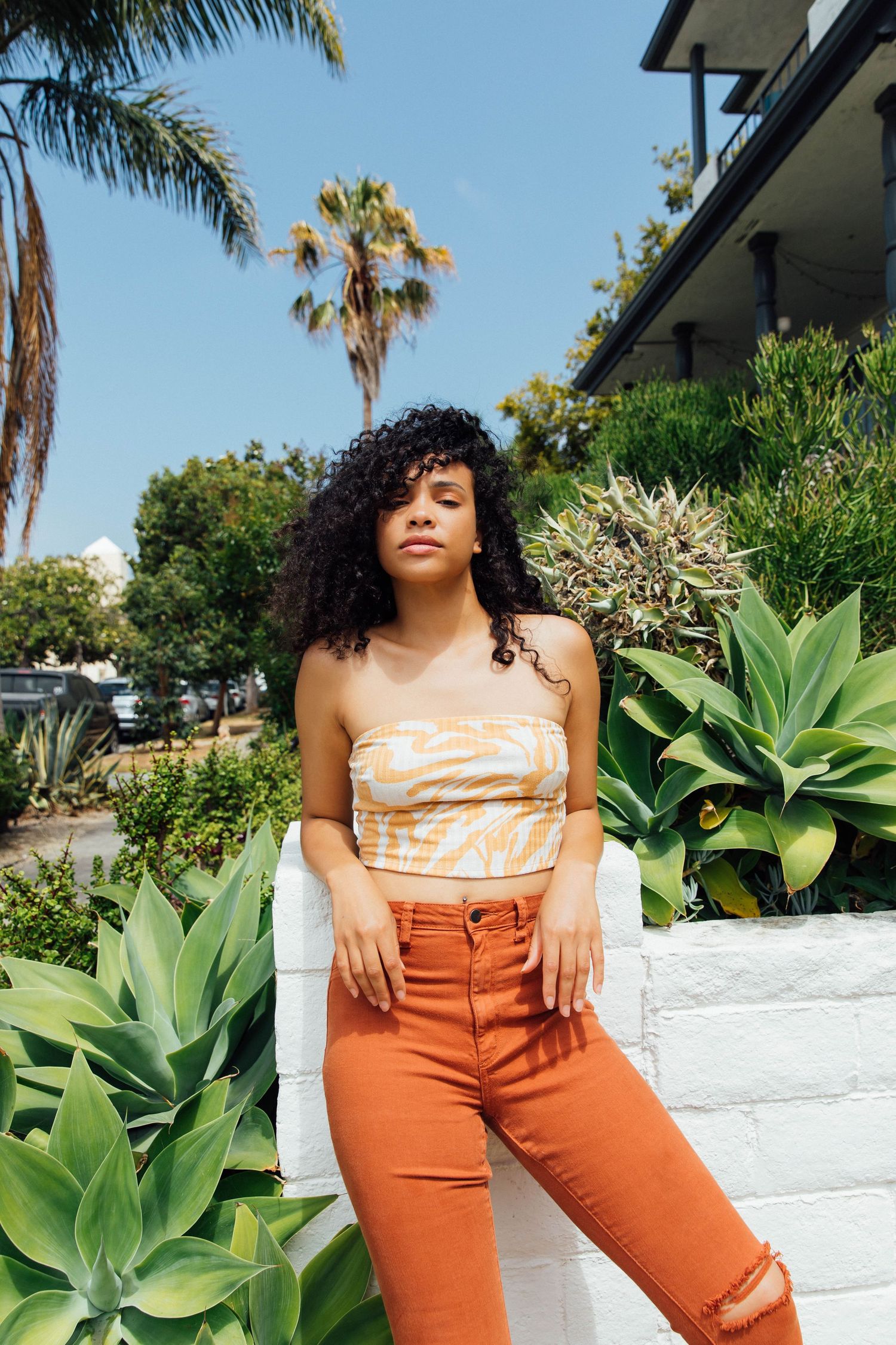 Beginner model posed for lifestyle agency portfolio portraits outside in Santa Monica by LA photographer Phia Photography.