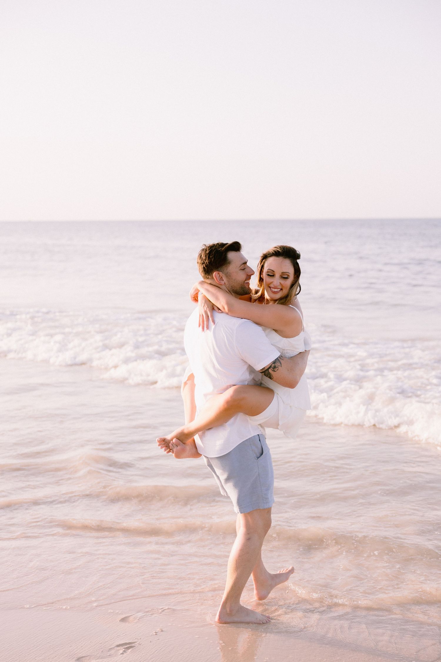 Couple celebrating their 10-year anniversary with a Punta Cana beach photoshoot