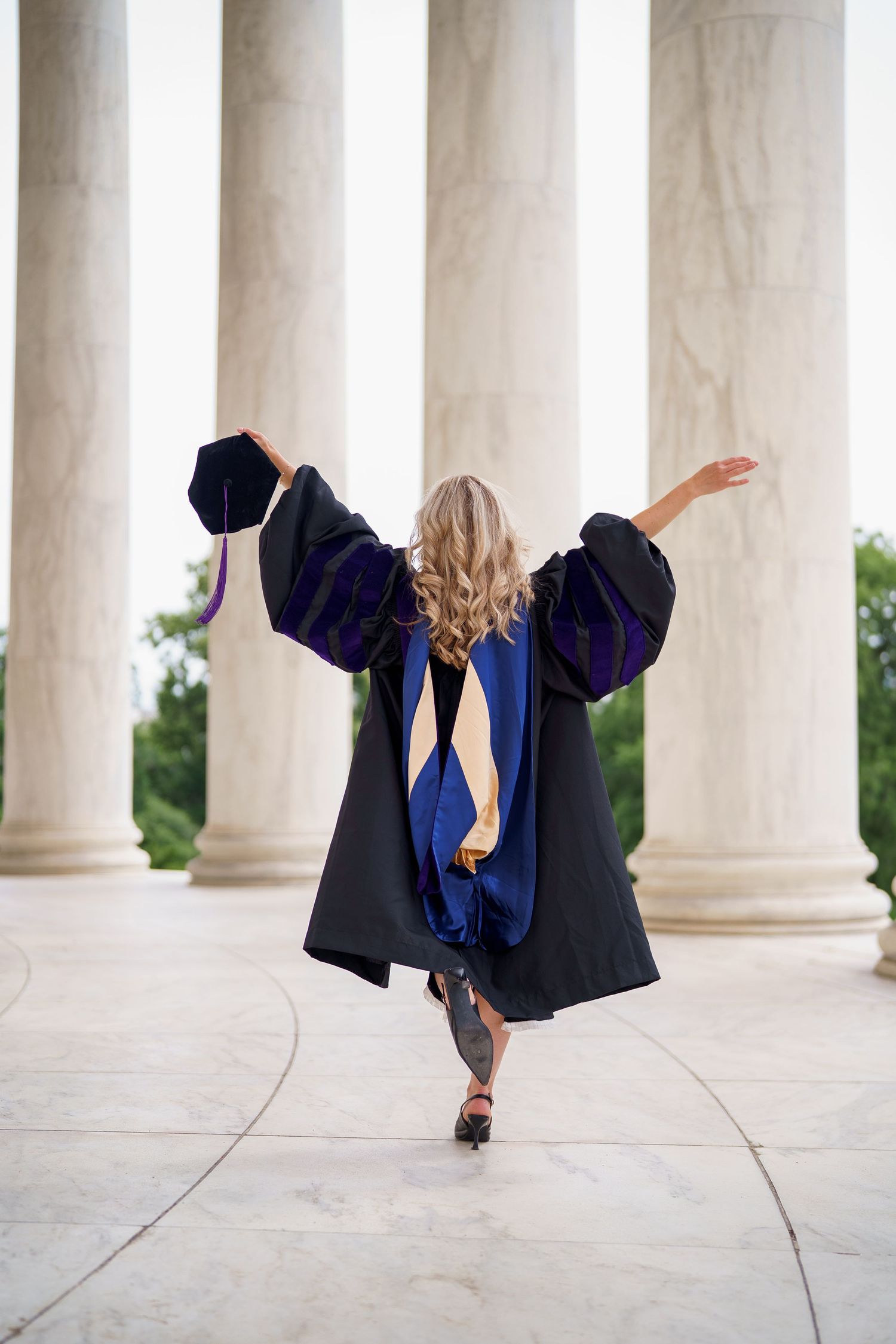graduation photos at Jefferson Memorial in Washington DC