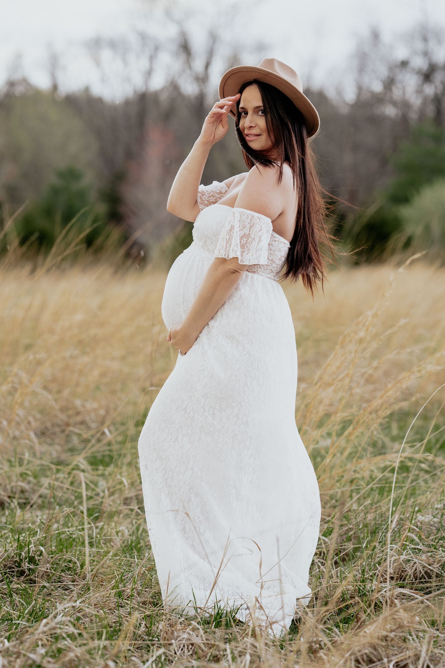 Outdoor maternity photo shoot in Frederick, MD with natural light