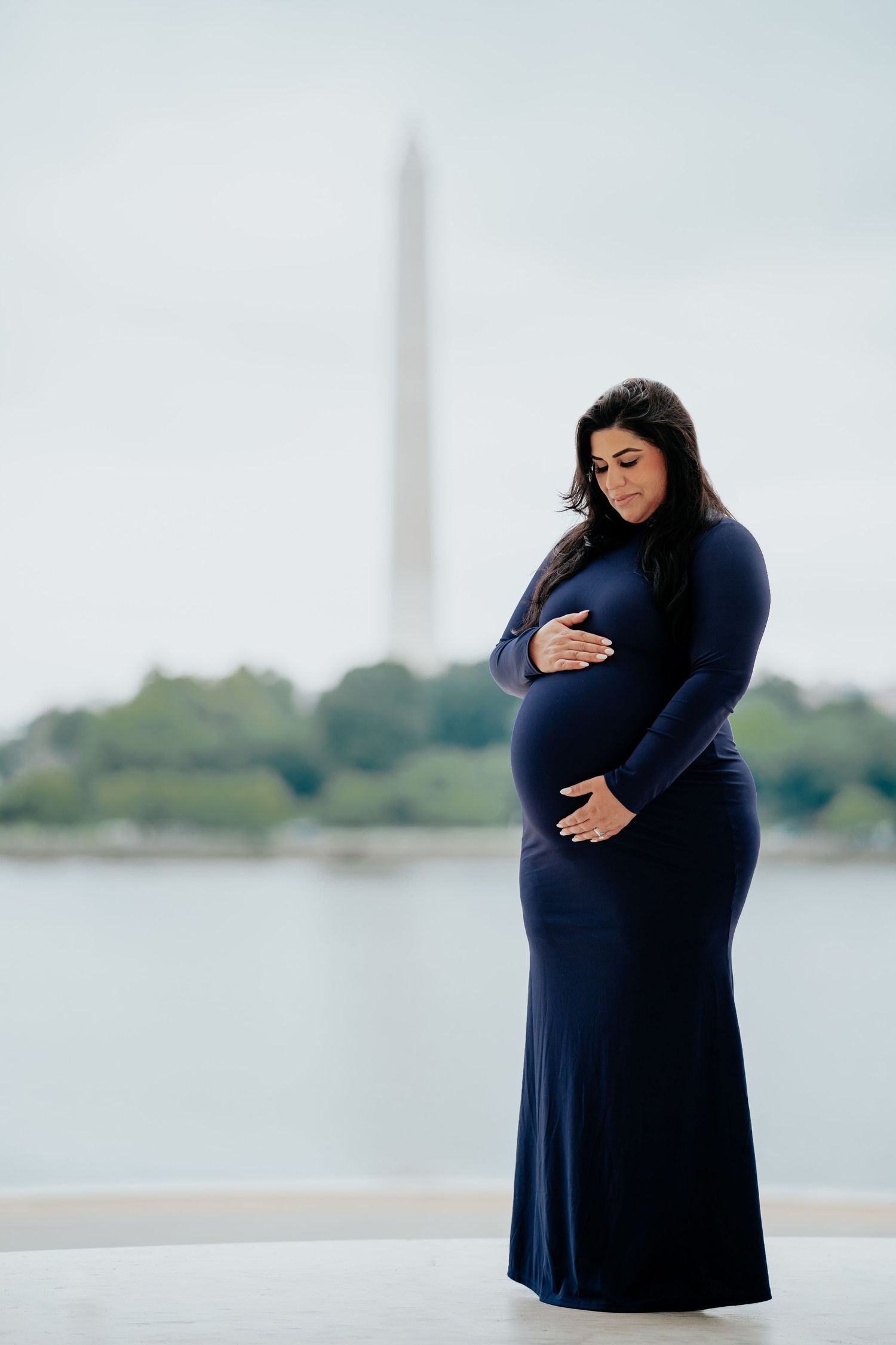 woman pregnant / Maternity session at the Jefferson Memorial in Washington DC