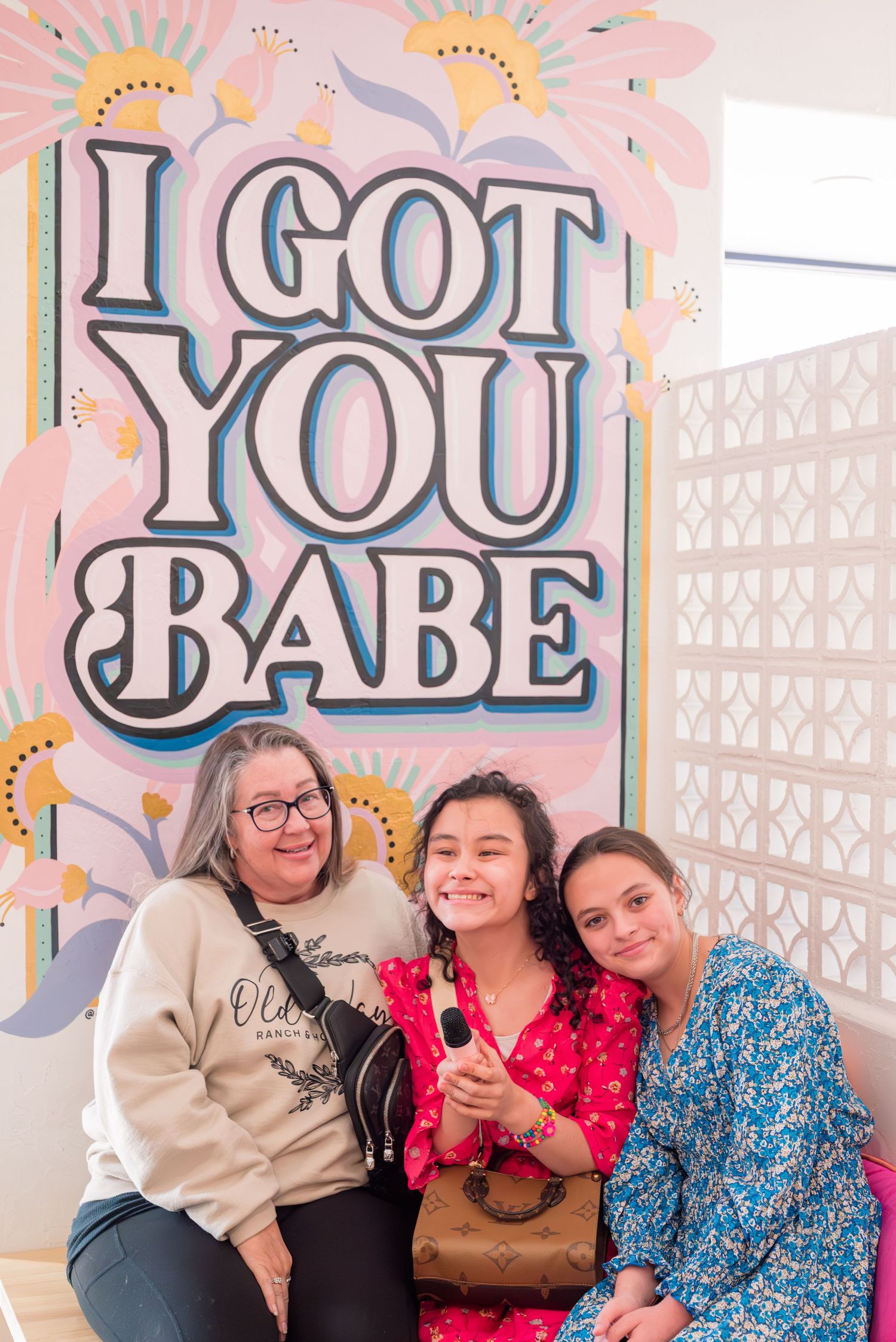 “I got you, babe”… and clearly, they meant it 💕✨
Three generations, one whole lot of love, and a memory that’s not going anywhere.