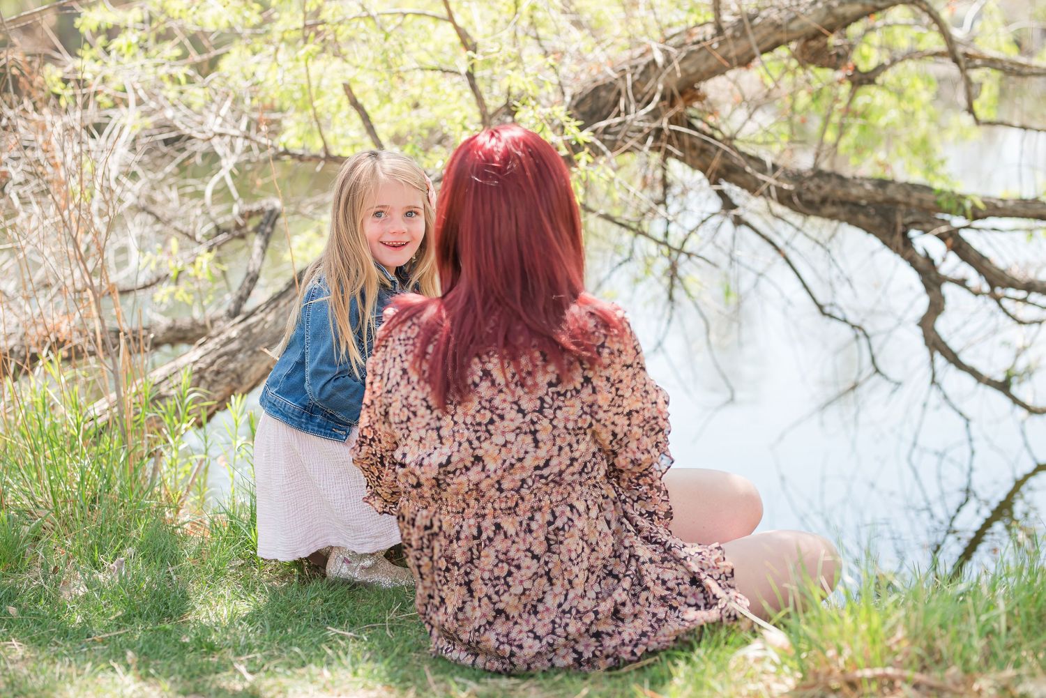 Mommy and me photo of mother and daughter by water, candid Colorado family photography, natural light Denver photographer looking at ducks