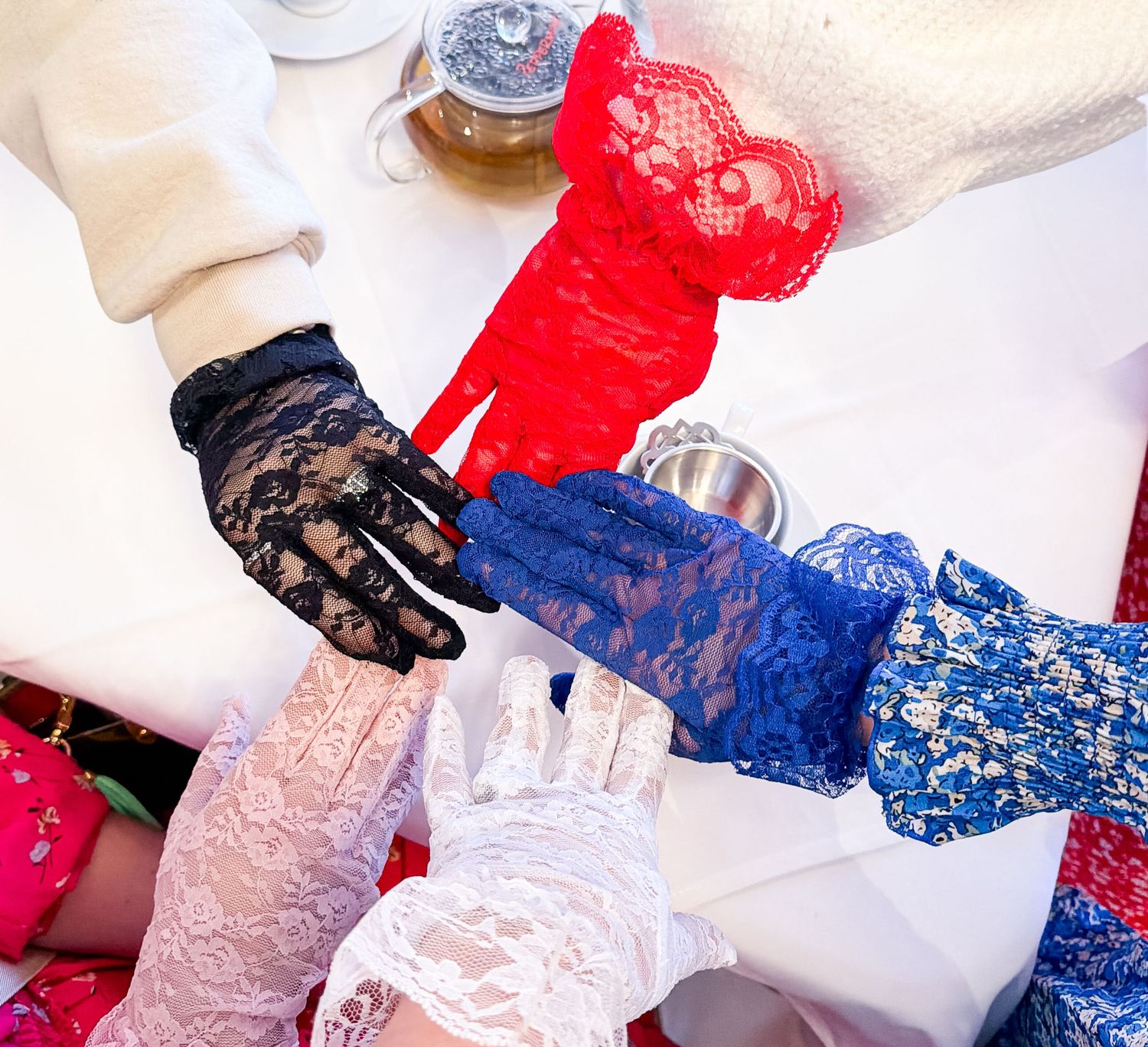 Five hands, five stories… all meeting in one moment 🤍✨
A little vintage, a little bold, and a whole lot of connection.