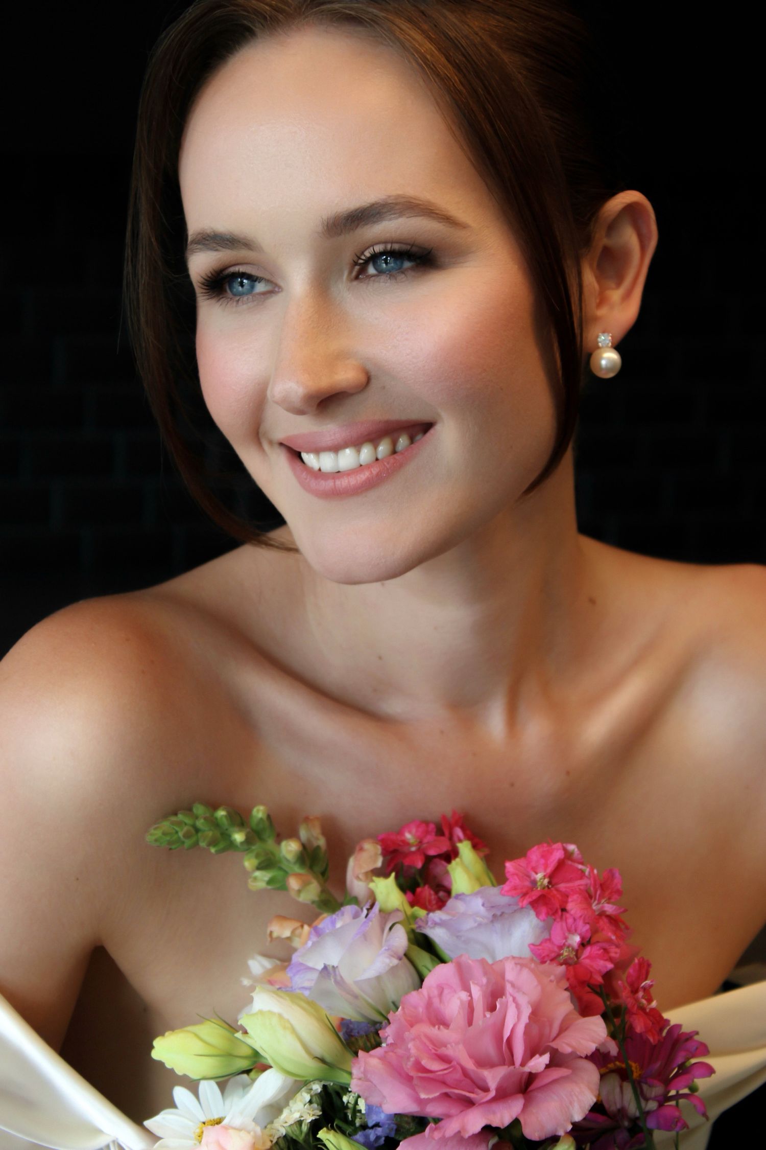 Bride with radiant natural glow by Natalia MUA, soft romantic makeup for wedding day in Winnipeg.