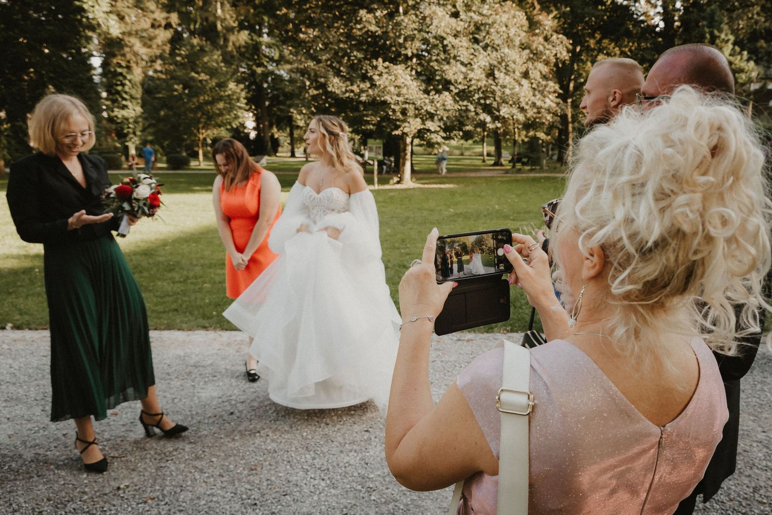 Authentische Hochzeitsmomente von Paaren in Bad Hölz, Schliersee & Tegernsee – zeitlose Bilder in Farbe und Schwarzweiß.